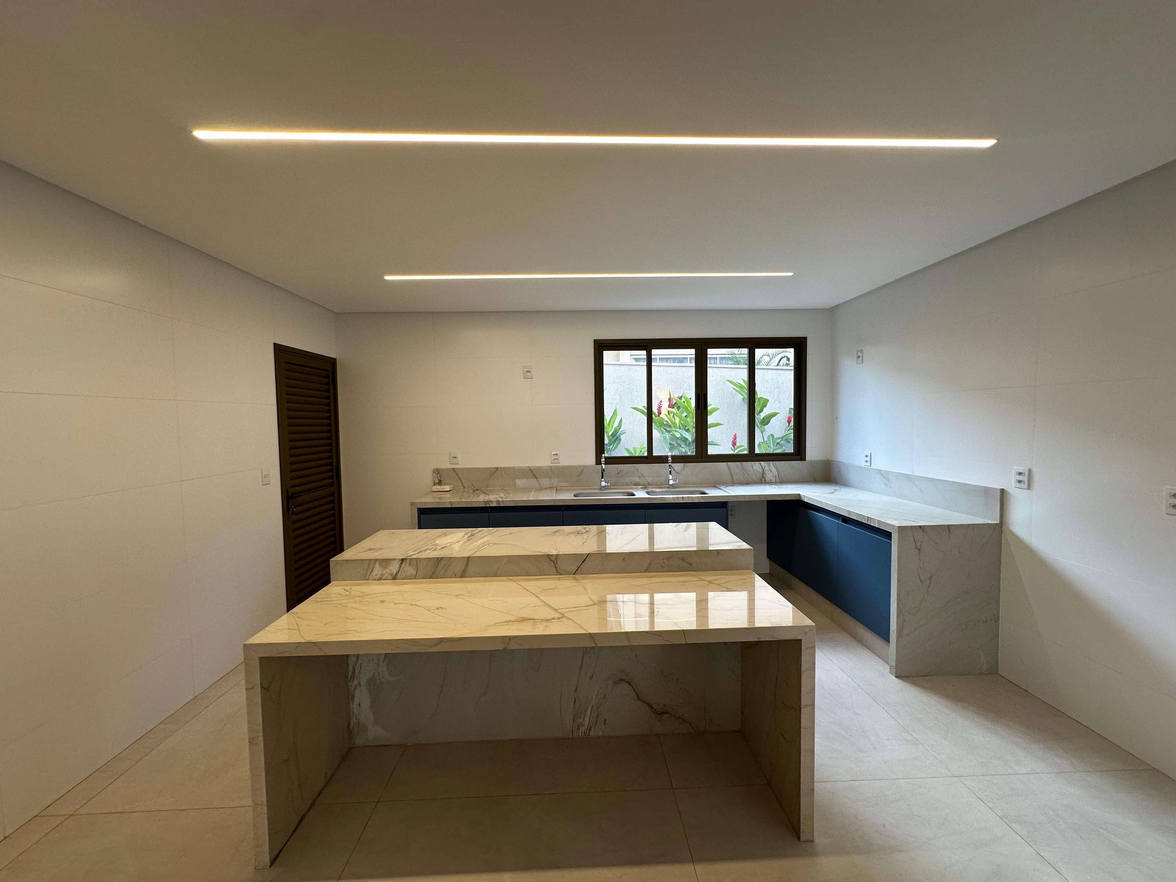 Casa mobiliada á venda no Residencial Alphaville Flamboyant / 5 suítes