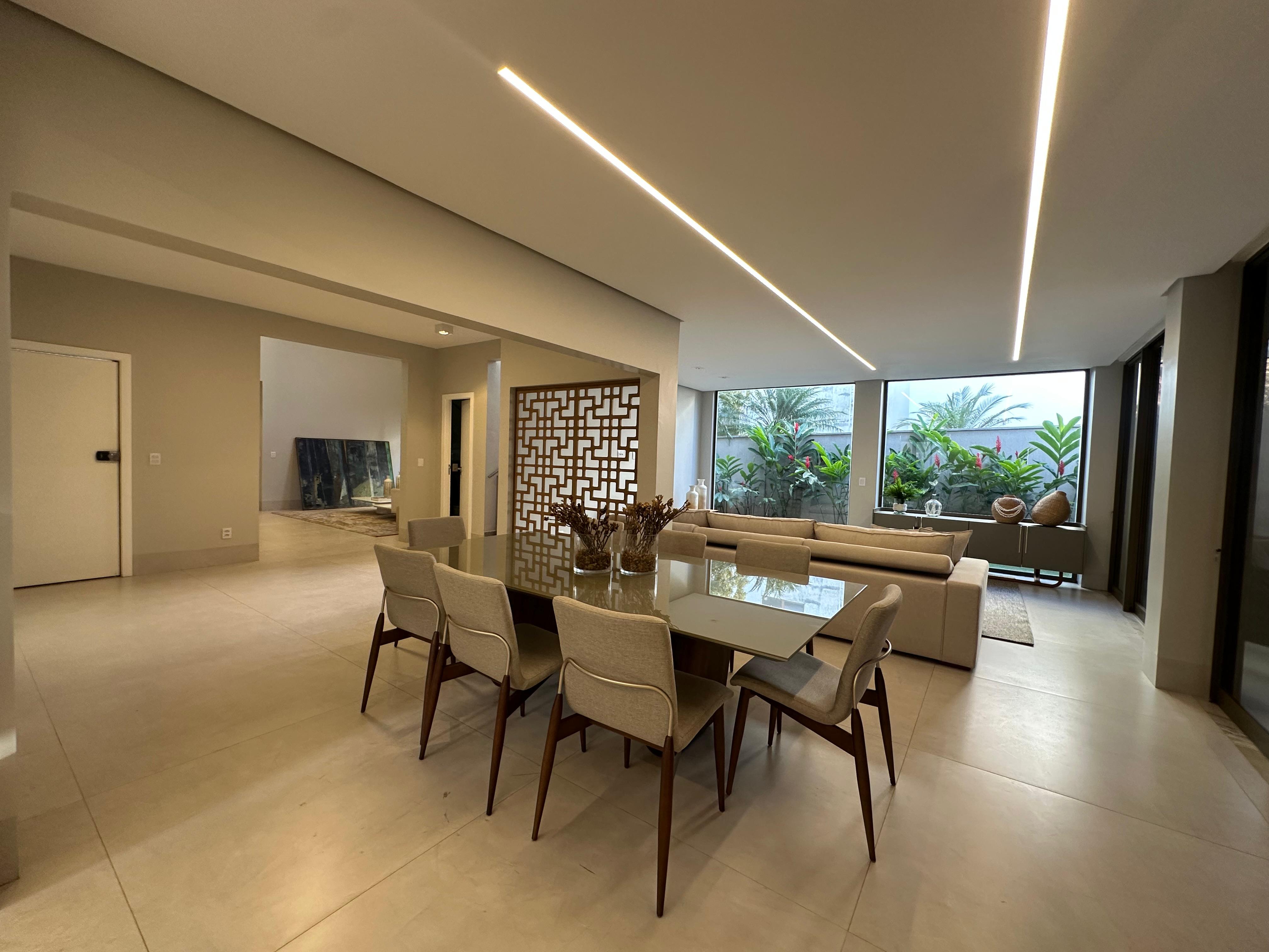 Casa mobiliada á venda no Residencial Alphaville Flamboyant / 5 suítes