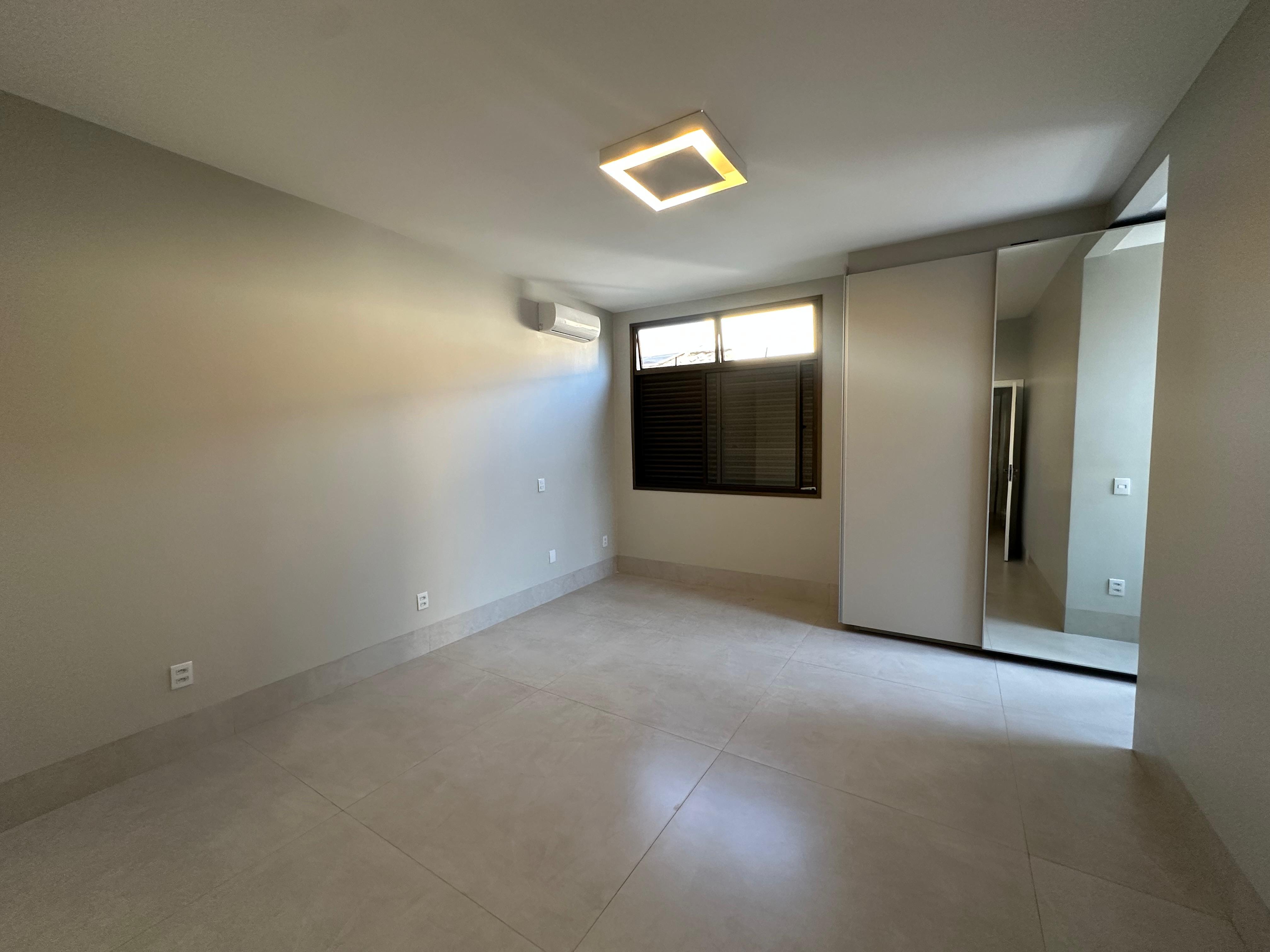 Casa mobiliada á venda no Residencial Alphaville Flamboyant / 5 suítes