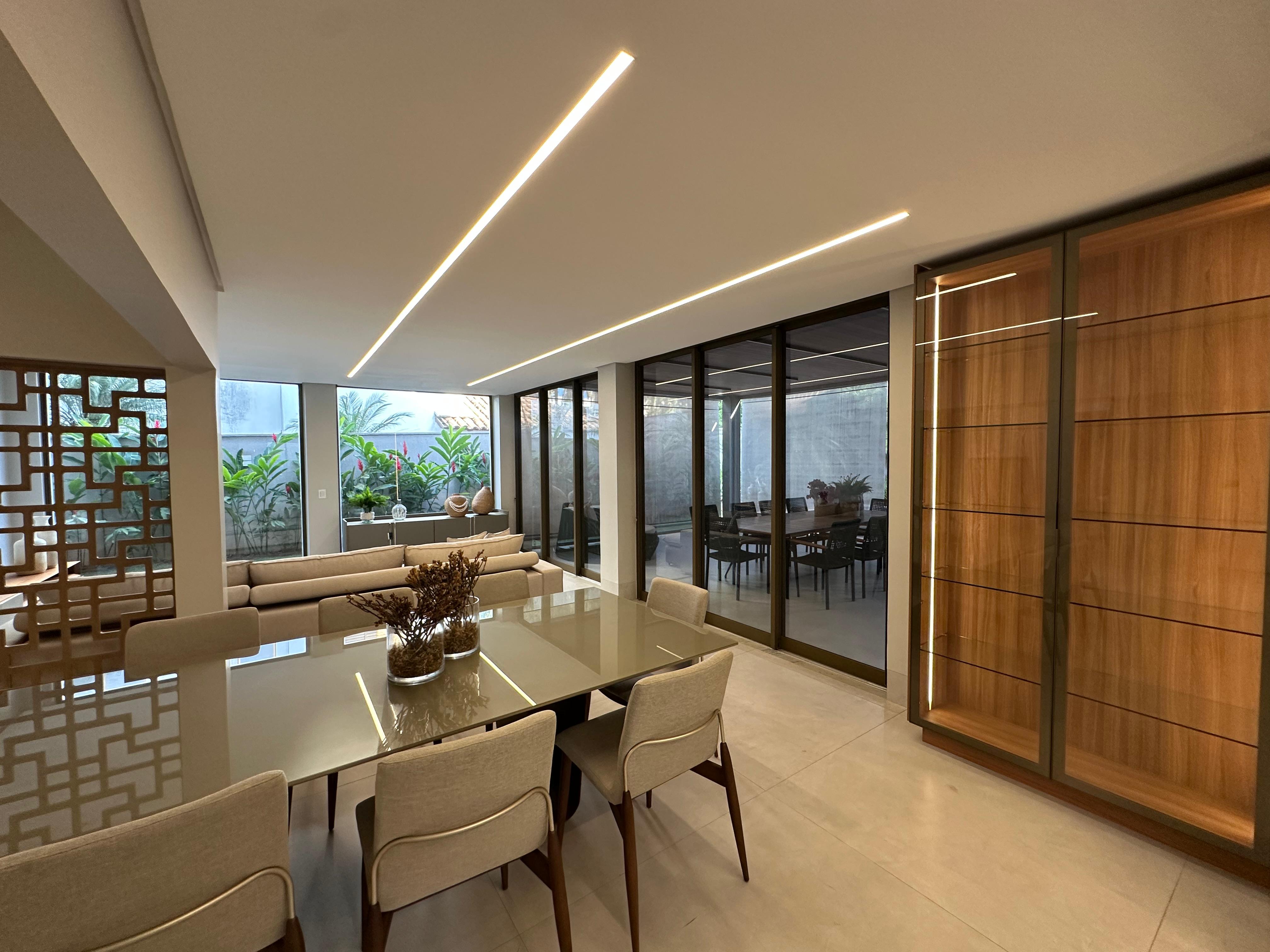 Casa mobiliada á venda no Residencial Alphaville Flamboyant / 5 suítes