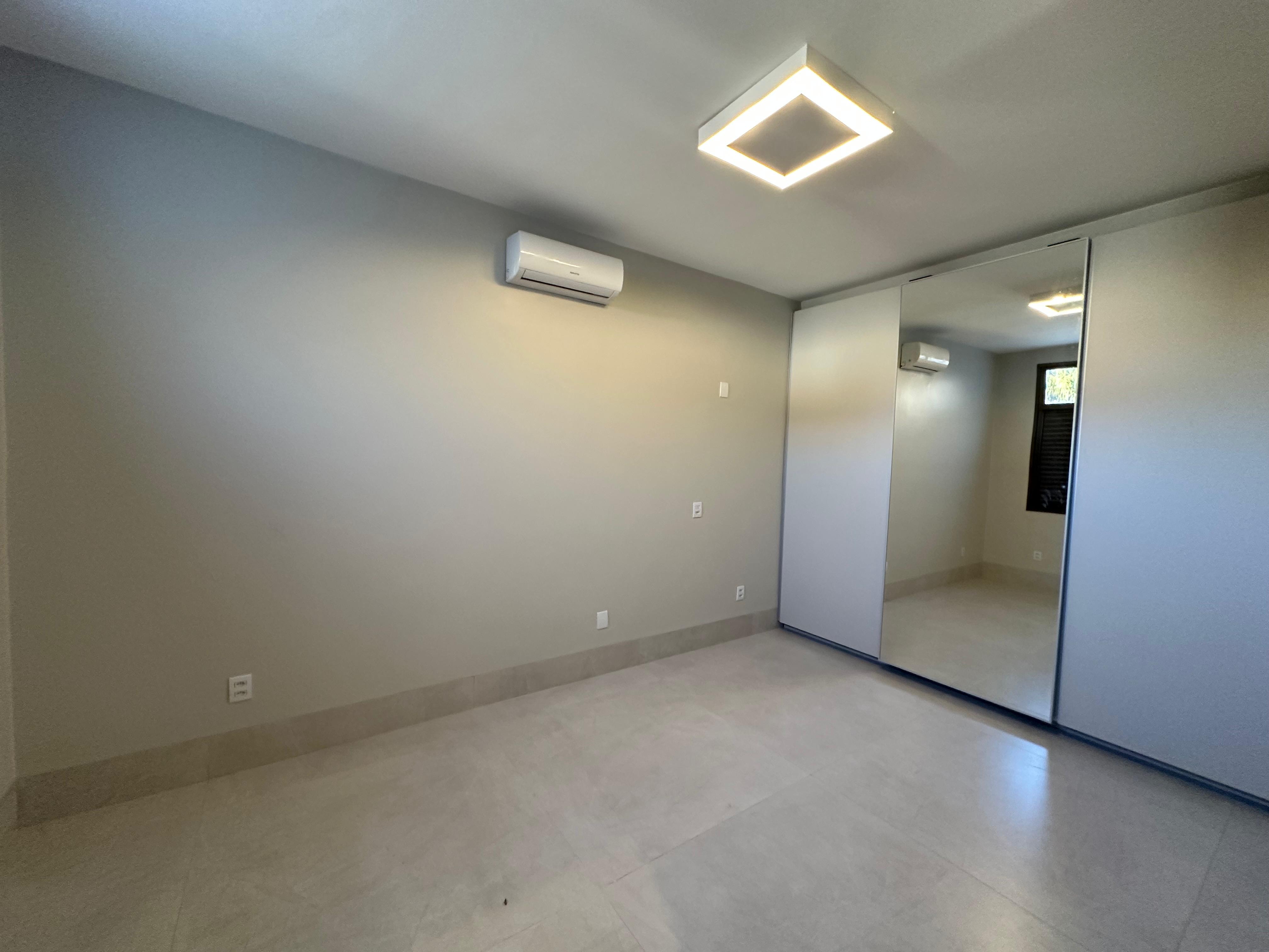 Casa mobiliada á venda no Residencial Alphaville Flamboyant / 5 suítes