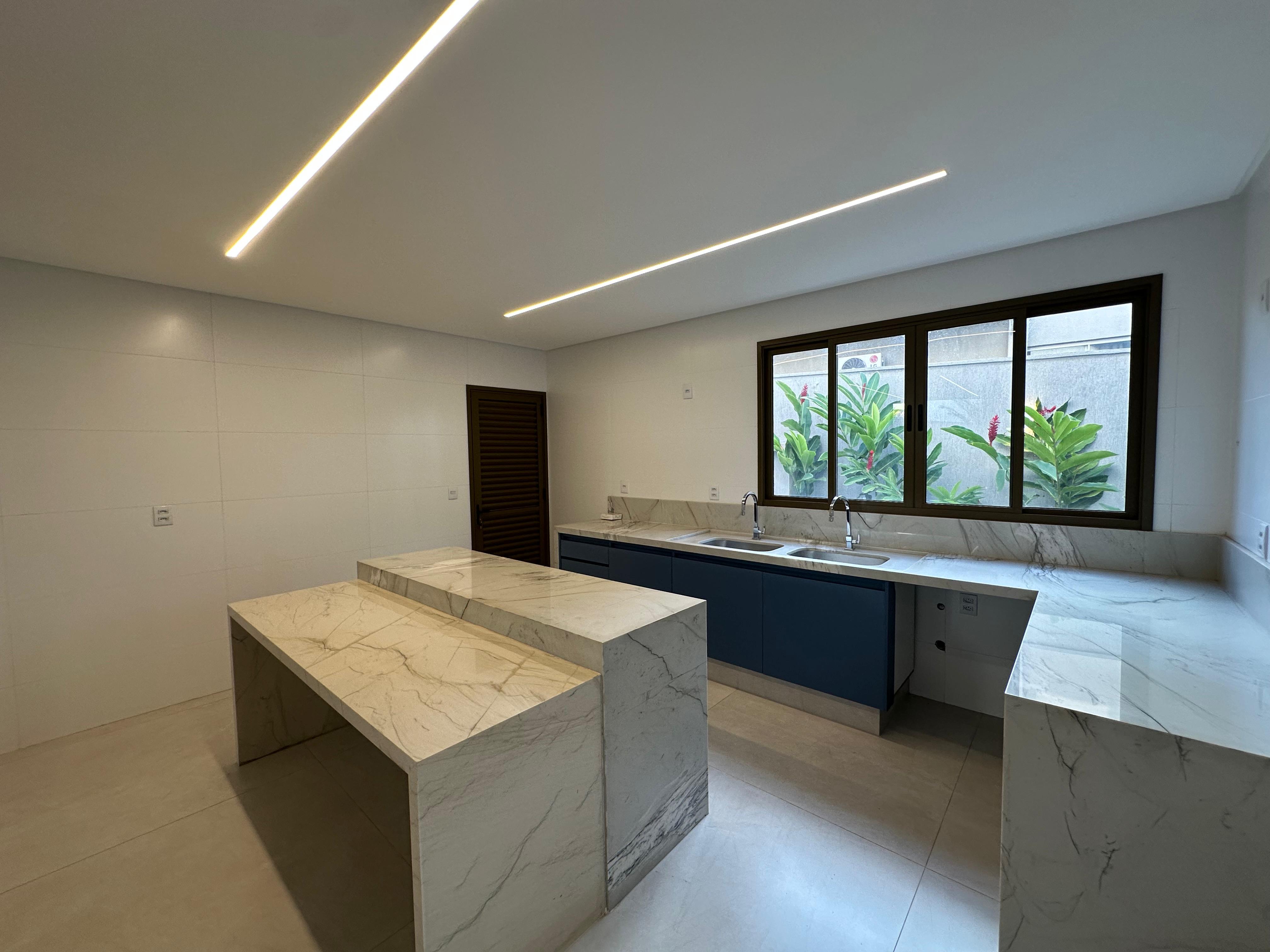 Casa mobiliada á venda no Residencial Alphaville Flamboyant / 5 suítes
