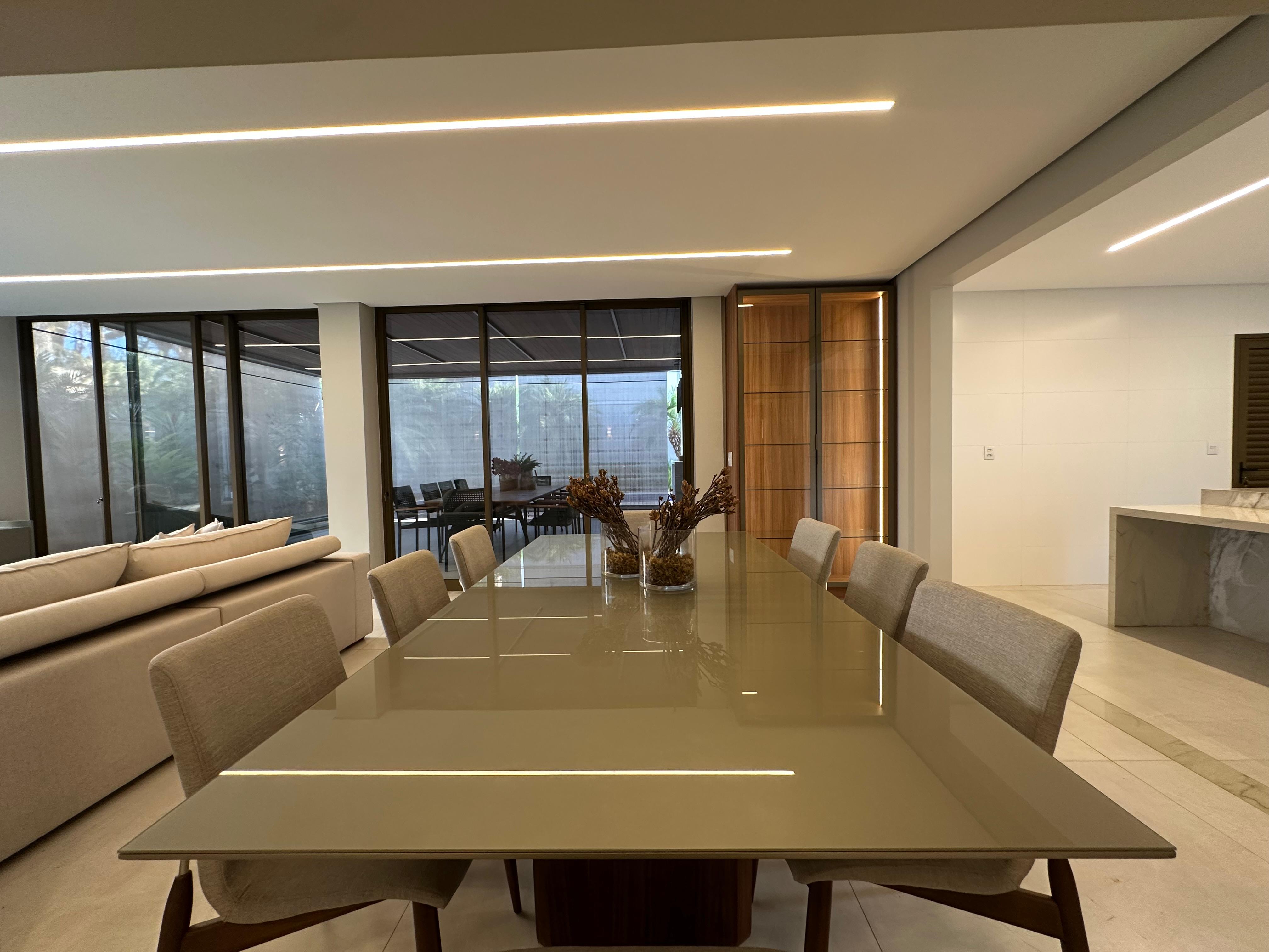 Casa mobiliada á venda no Residencial Alphaville Flamboyant / 5 suítes
