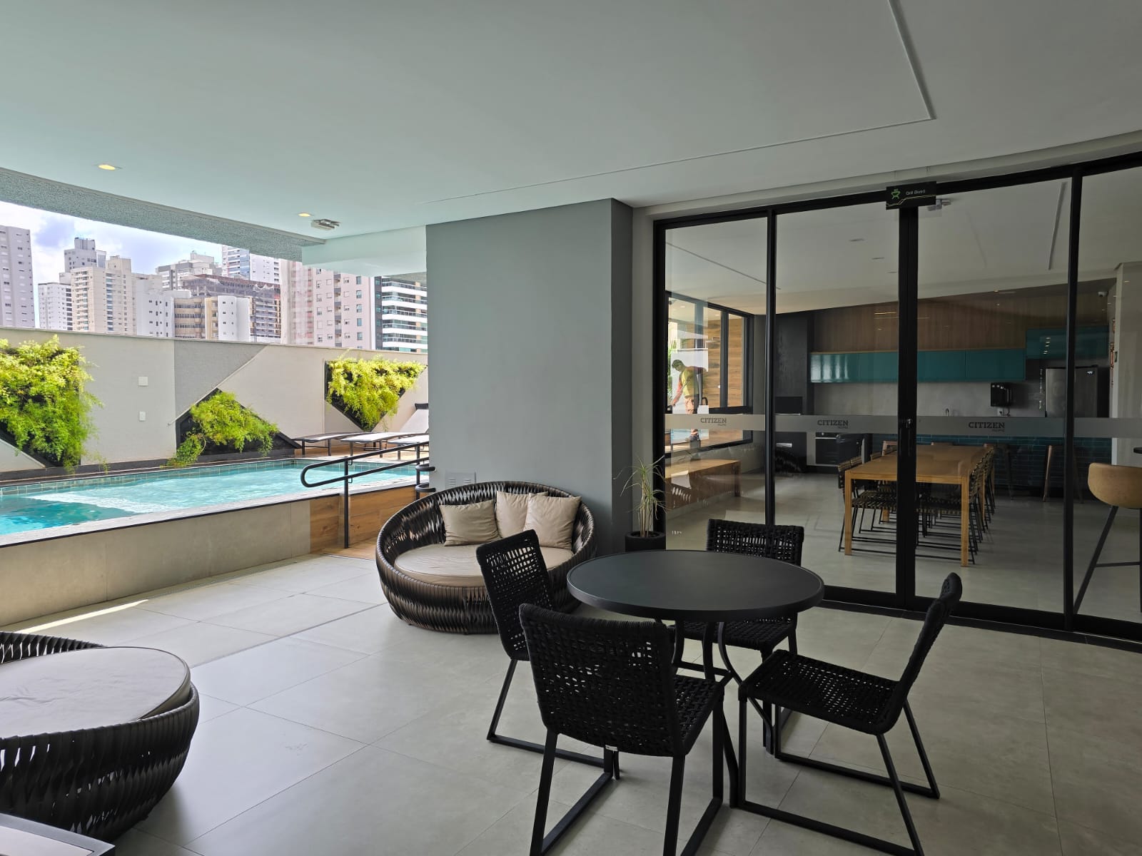 Flat no Setor Bueno, proximo ao Vaca Brava / Goiania shopping / Mobiliado e decorado/ Predio novo