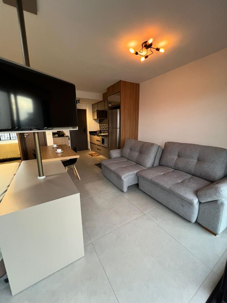Flat no Setor Bueno, proximo ao Vaca Brava / Goiania shopping / Mobiliado e decorado/ Predio novo