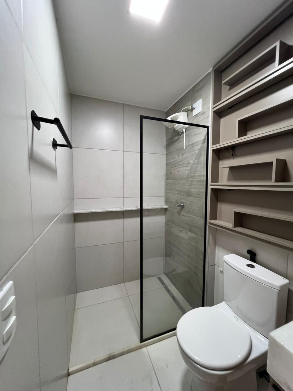 Flat no Setor Bueno, proximo ao Vaca Brava / Goiania shopping / Mobiliado e decorado/ Predio novo