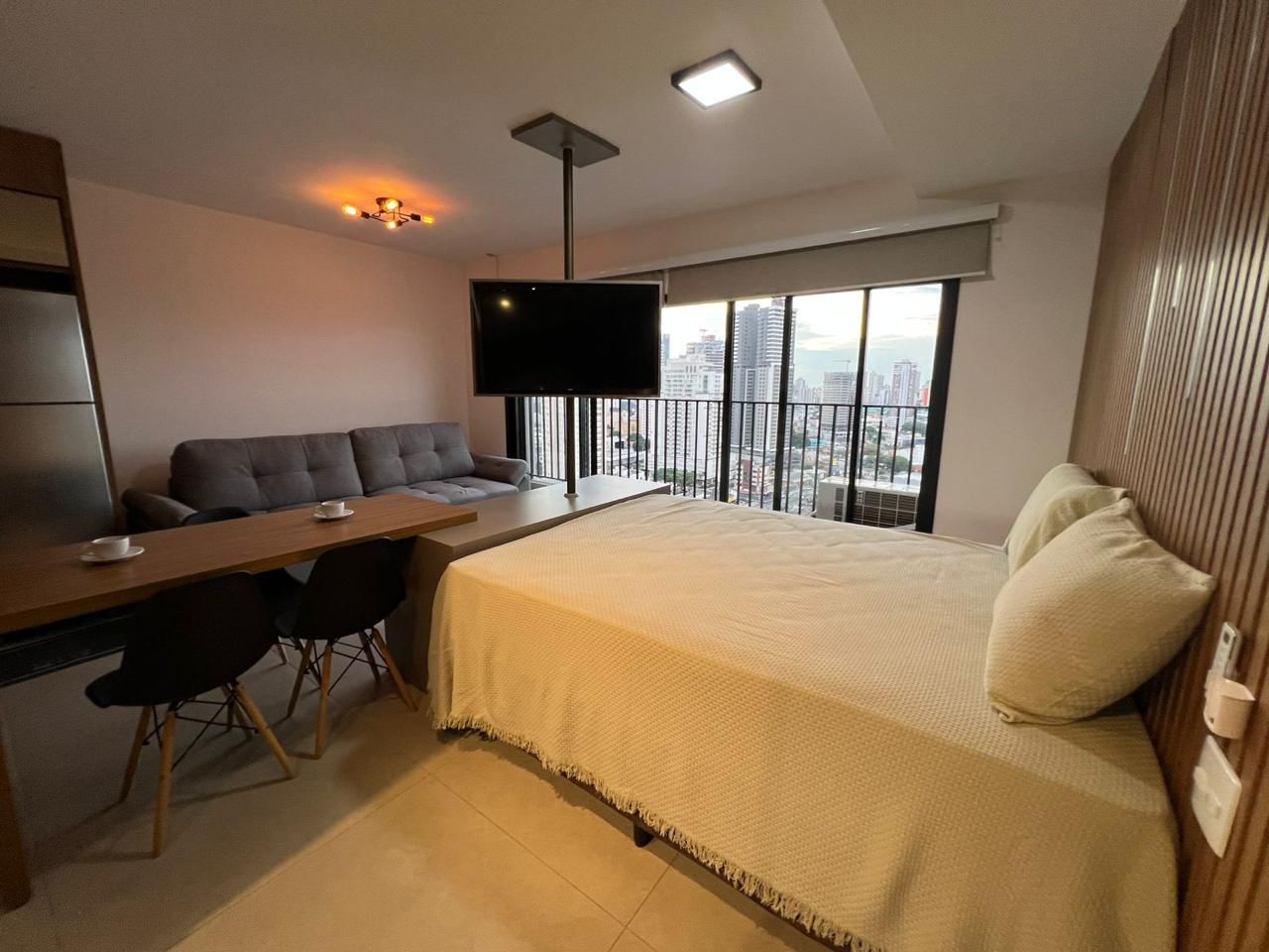 Flat no Setor Bueno, proximo ao Vaca Brava / Goiania shopping / Mobiliado e decorado/ Predio novo