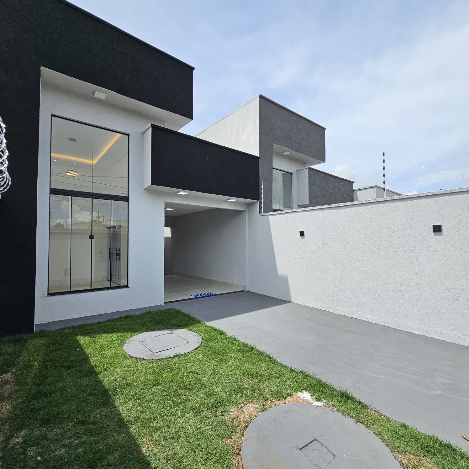 Casa a venda no Jardim Himalaia em Aparecida de Goiânia / 1 suíte / 97m²