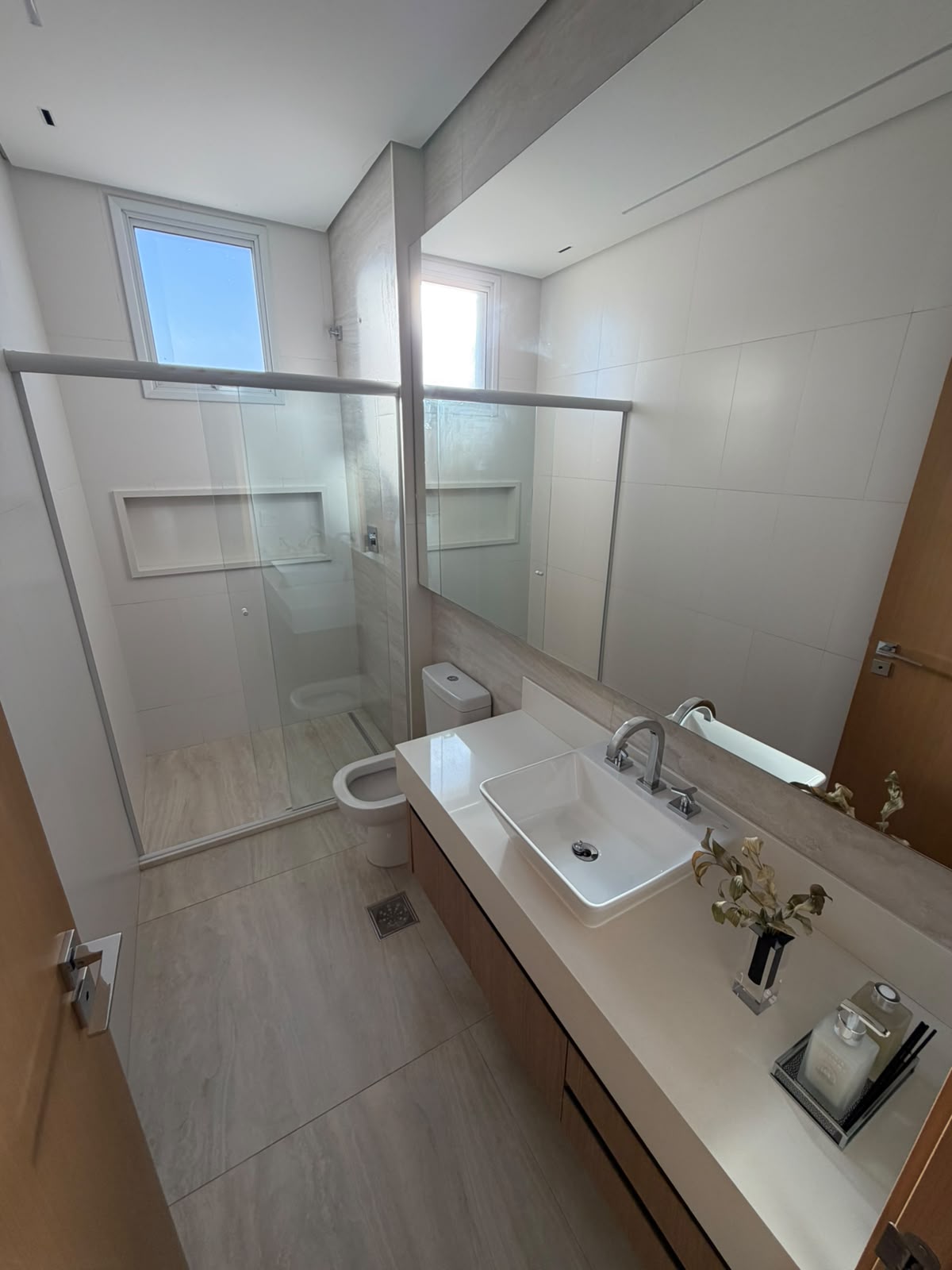 Apartamento à Venda no Kingdom Park Residence / 4 suítes / 4 vagas / Mobiliado / Setor Marista