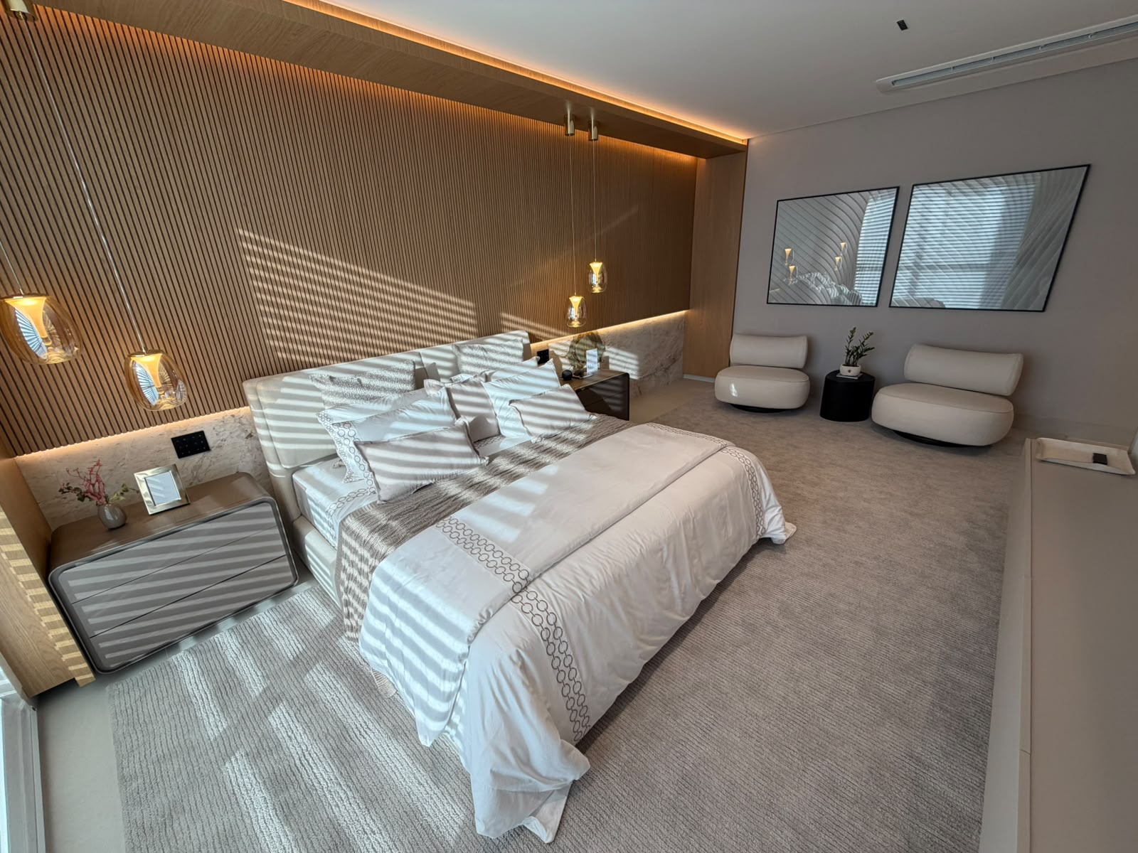 Apartamento à Venda no Kingdom Park Residence / 4 suítes / 4 vagas / Mobiliado / Setor Marista