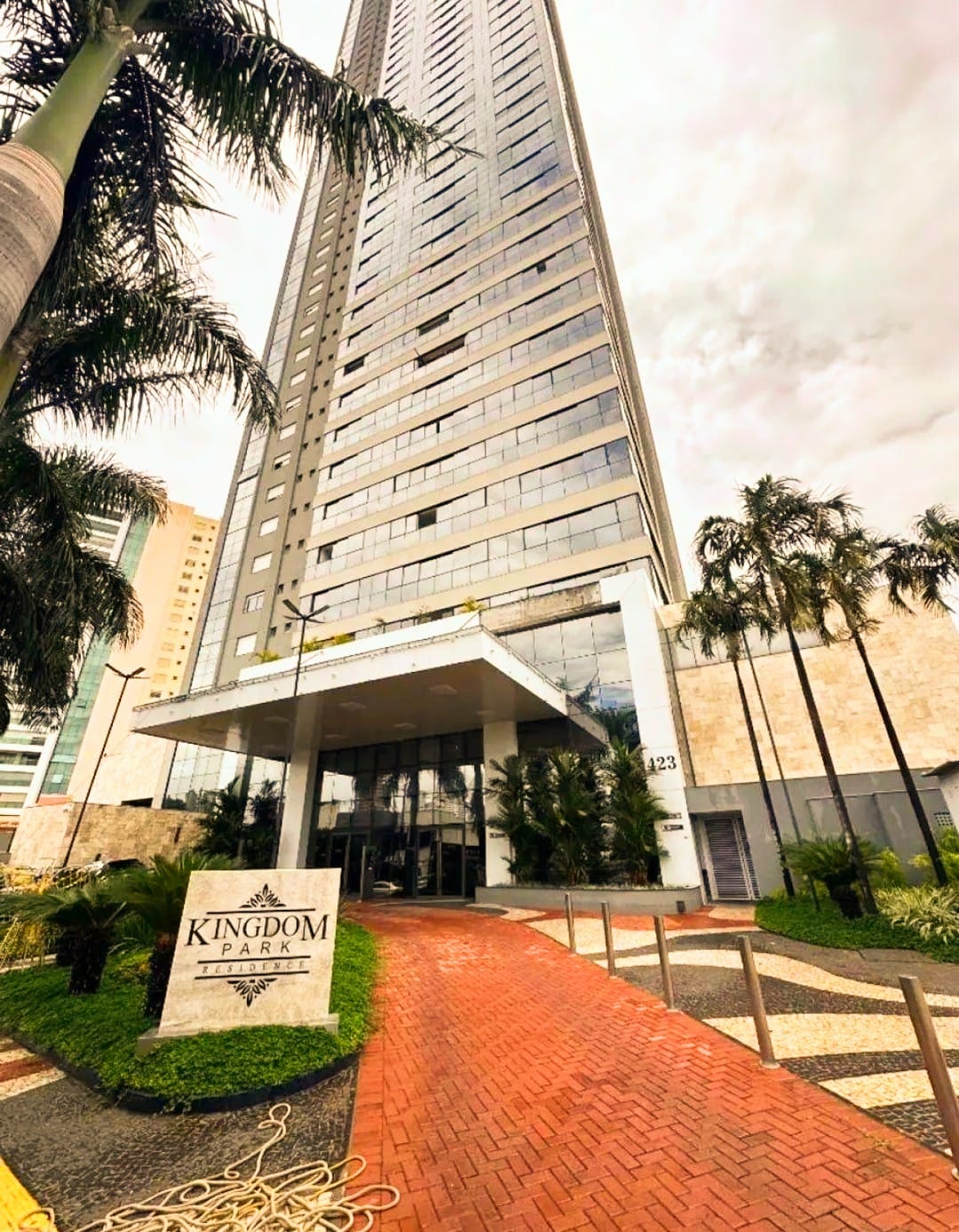 Apartamento à Venda no Kingdom Park Residence / 4 suítes / 4 vagas / Mobiliado / Setor Marista