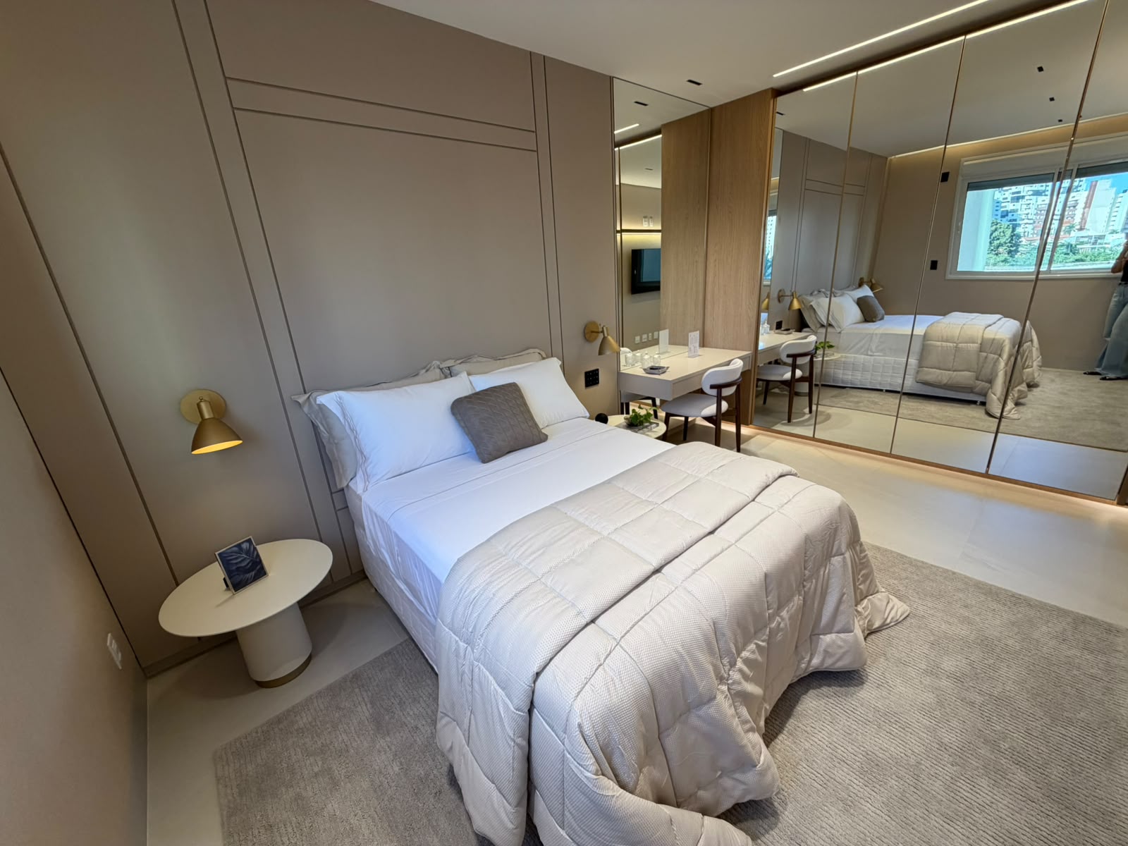 Apartamento à Venda no Kingdom Park Residence / 4 suítes / 4 vagas / Mobiliado / Setor Marista