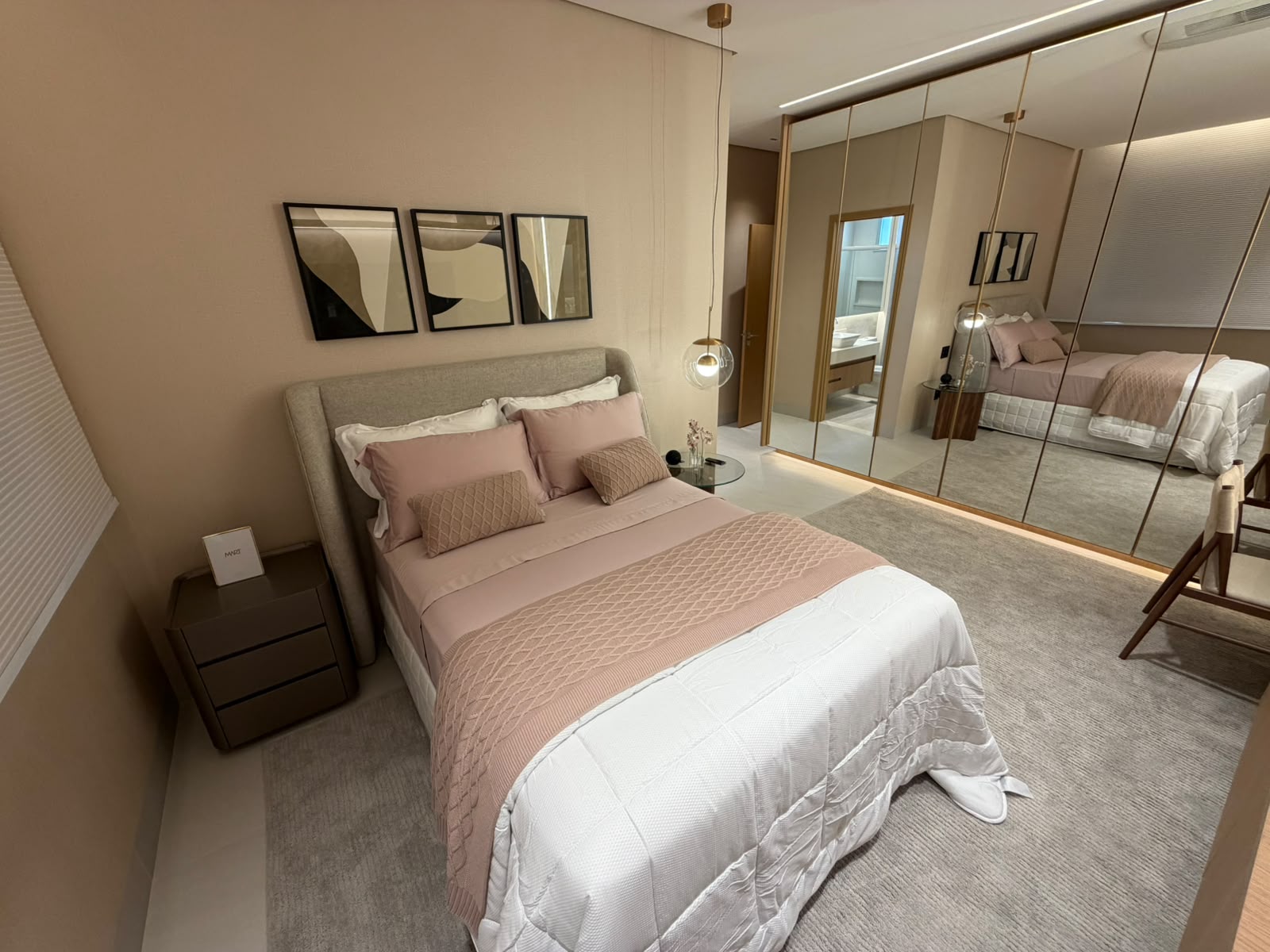 Apartamento à Venda no Kingdom Park Residence / 4 suítes / 4 vagas / Mobiliado / Setor Marista