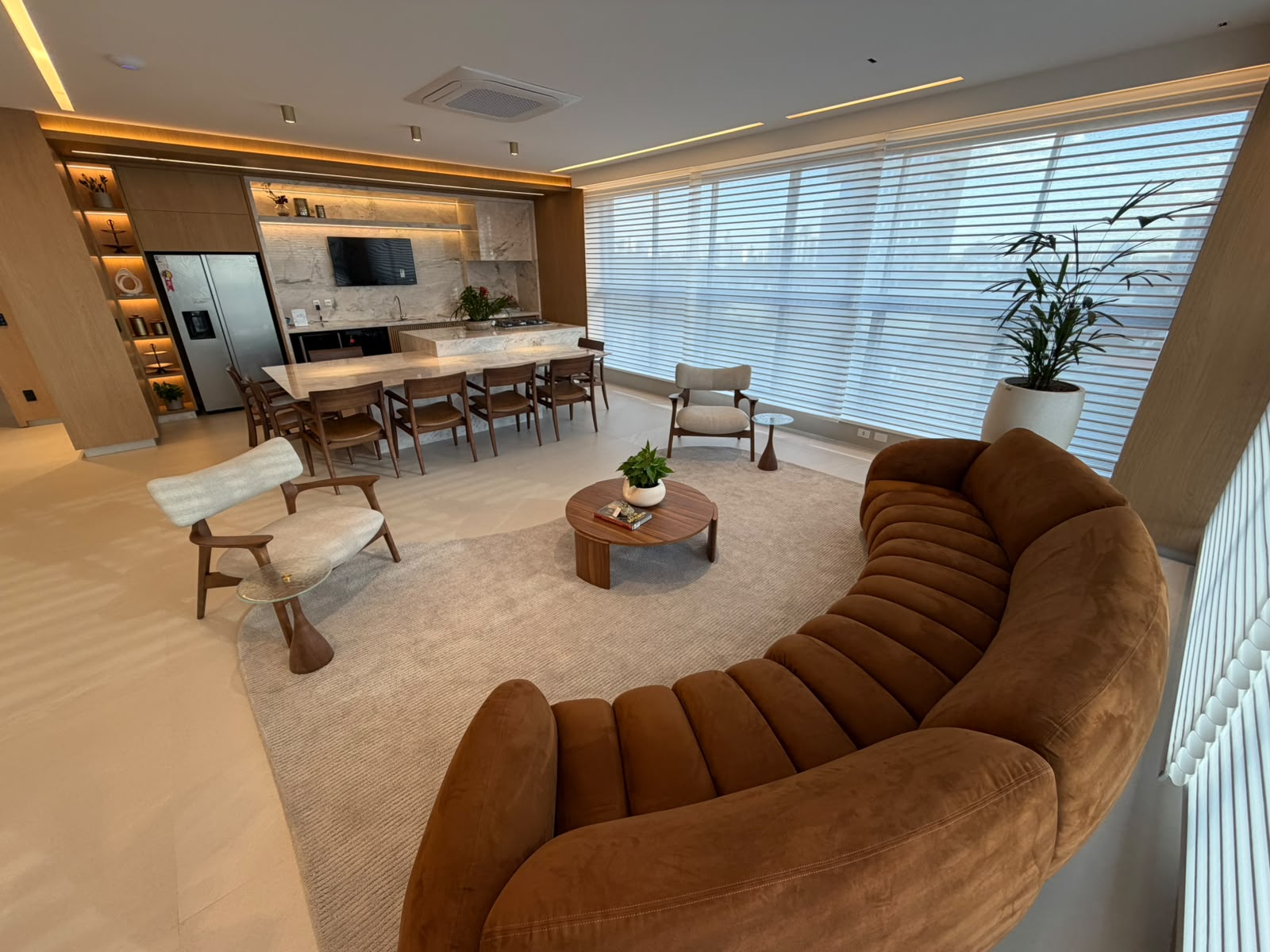 Apartamento à Venda no Kingdom Park Residence / 4 suítes / 4 vagas / Mobiliado / Setor Marista
