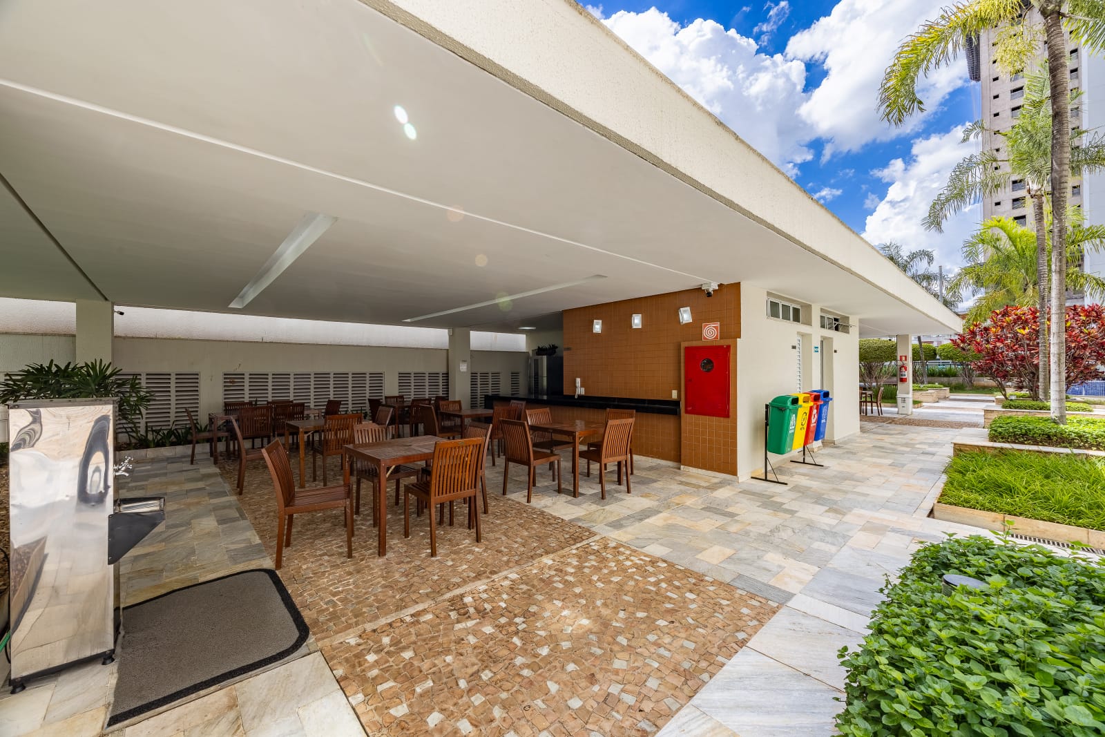 Apartamento à Venda no Kingdom Park Residence / 4 suítes / 4 vagas / Mobiliado / Setor Marista