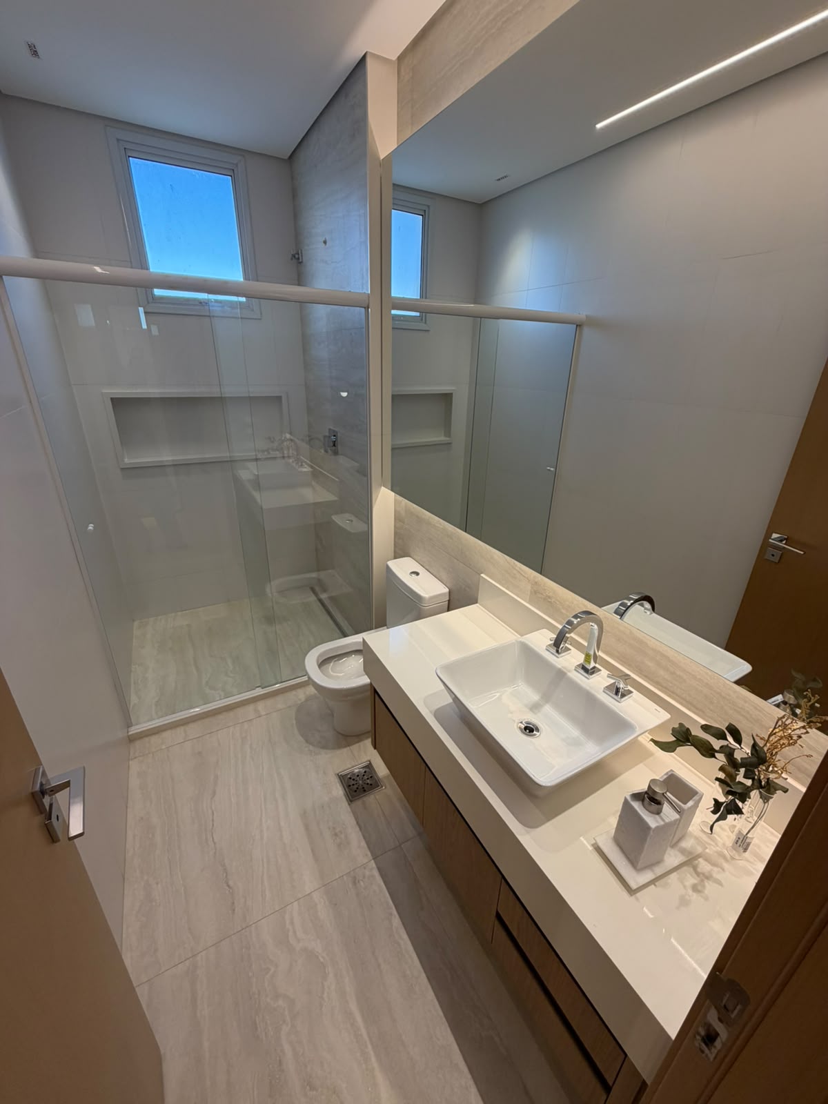 Apartamento à Venda no Kingdom Park Residence / 4 suítes / 4 vagas / Mobiliado / Setor Marista