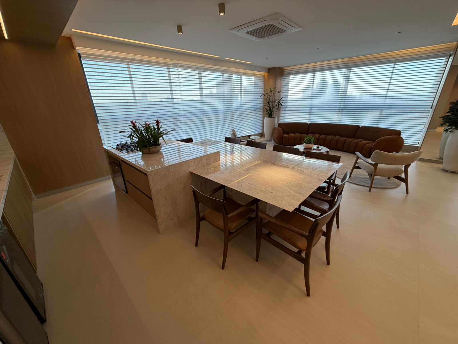 Apartamento à Venda no Kingdom Park Residence / 4 suítes / 4 vagas / Mobiliado / Setor Marista