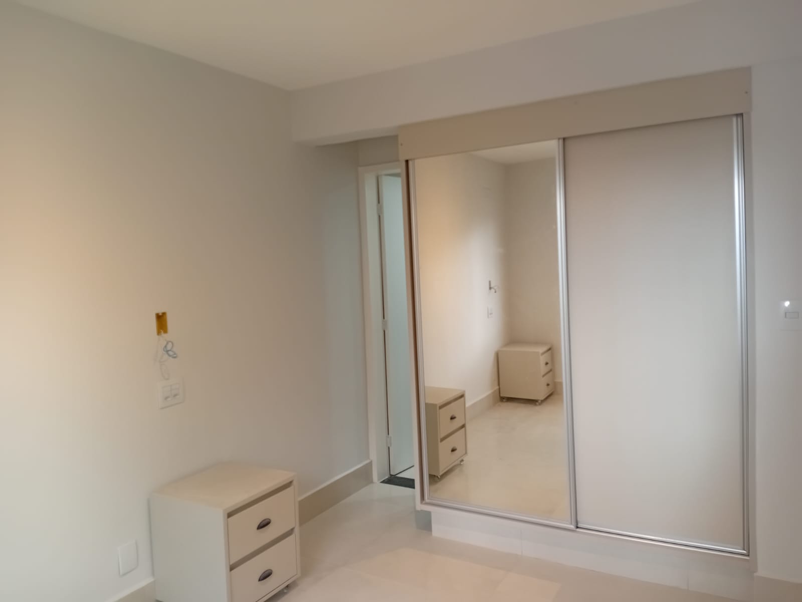 Apartamento à Venda no Edifício Ivana / 2 suítes / 1 vaga / Setor Bueno