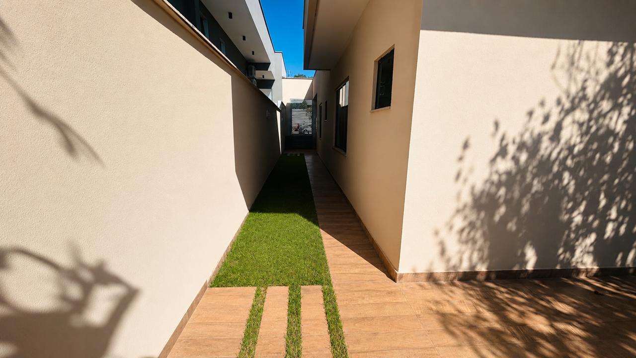 Venda de Casa Térrea em Condomínio fechado no Residencial Jardim Veneza
