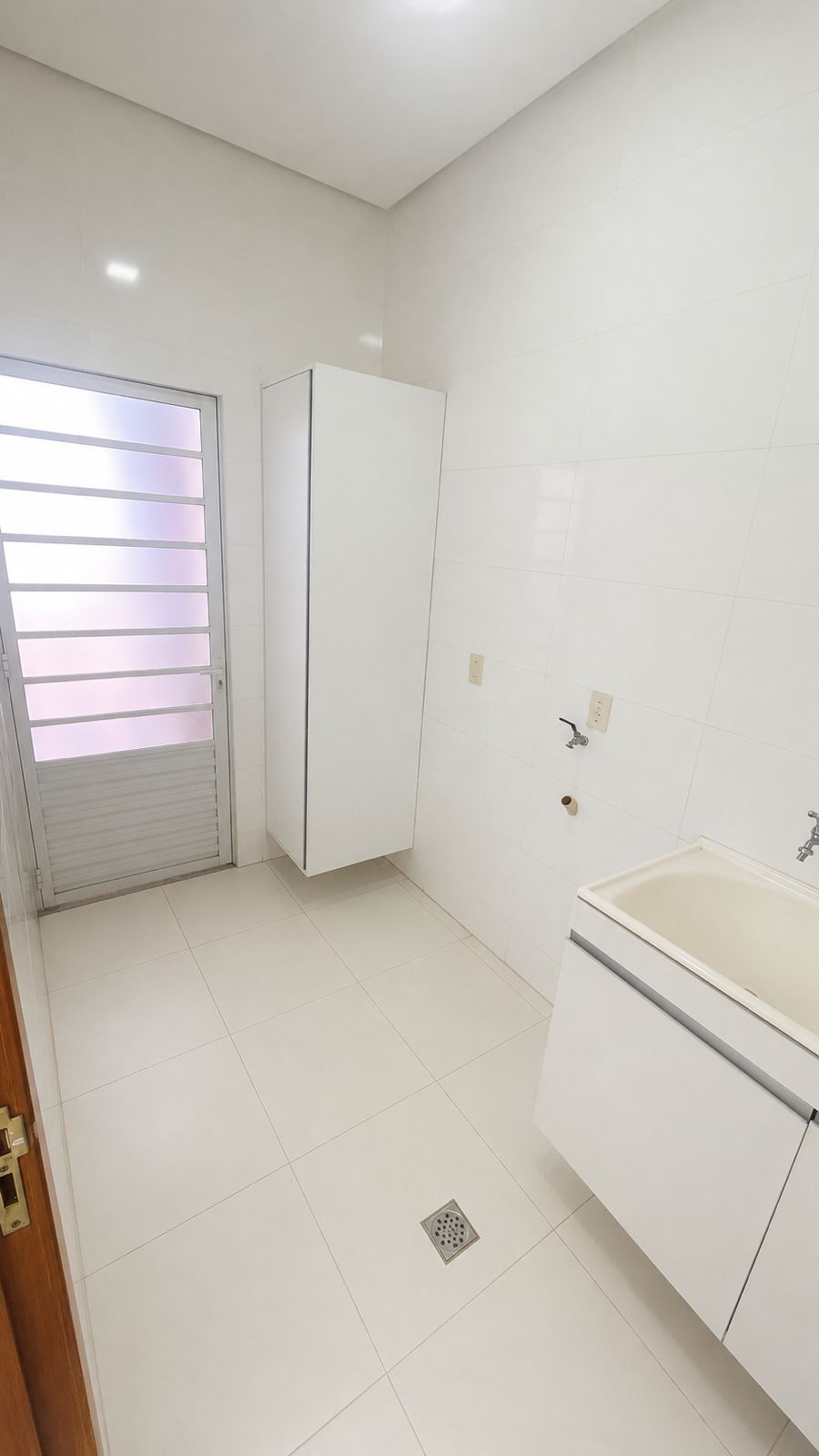 Venda de Casa Térrea em Condomínio fechado no Residencial Jardim Veneza