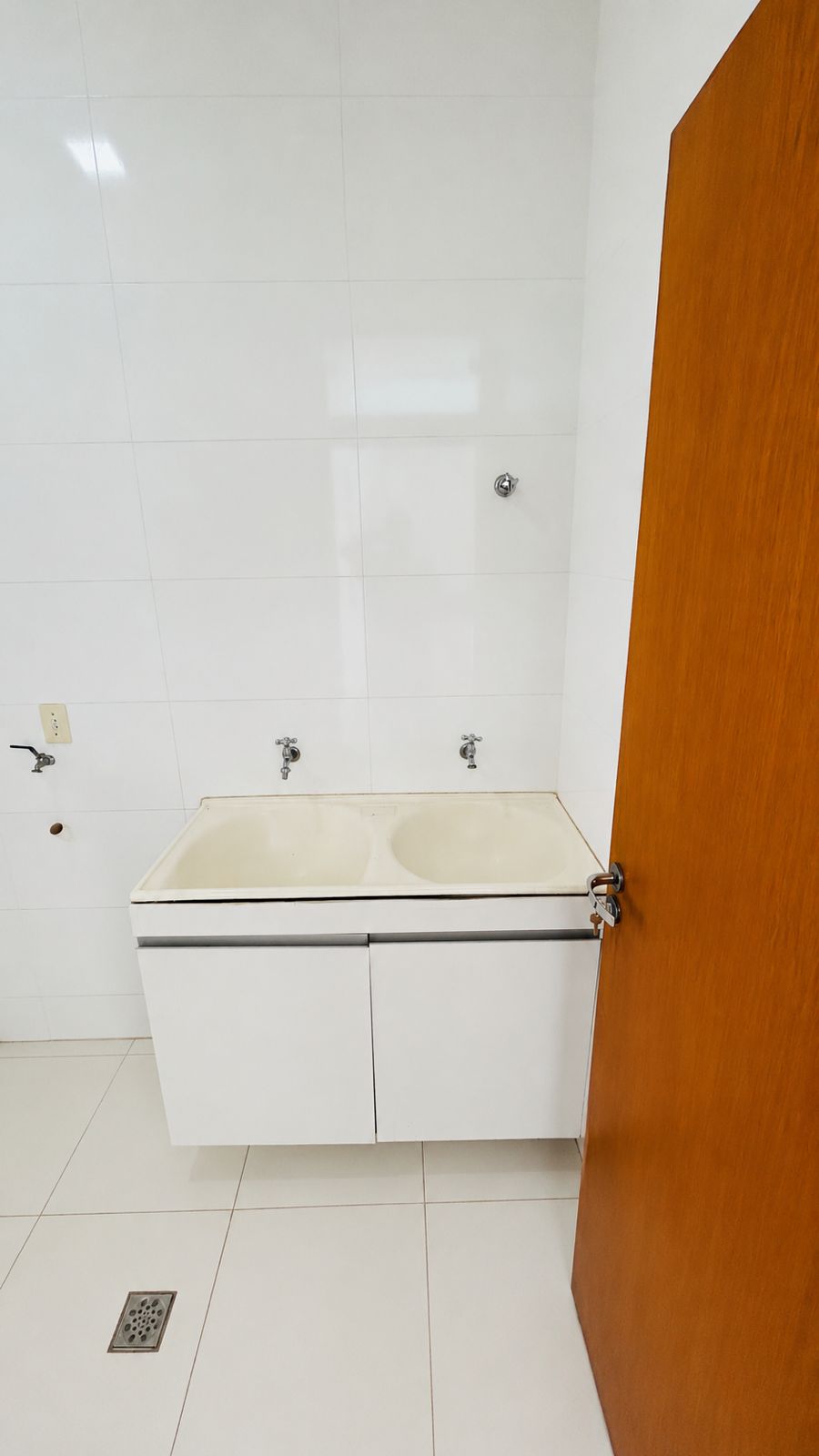 Venda de Casa Térrea em Condomínio fechado no Residencial Jardim Veneza