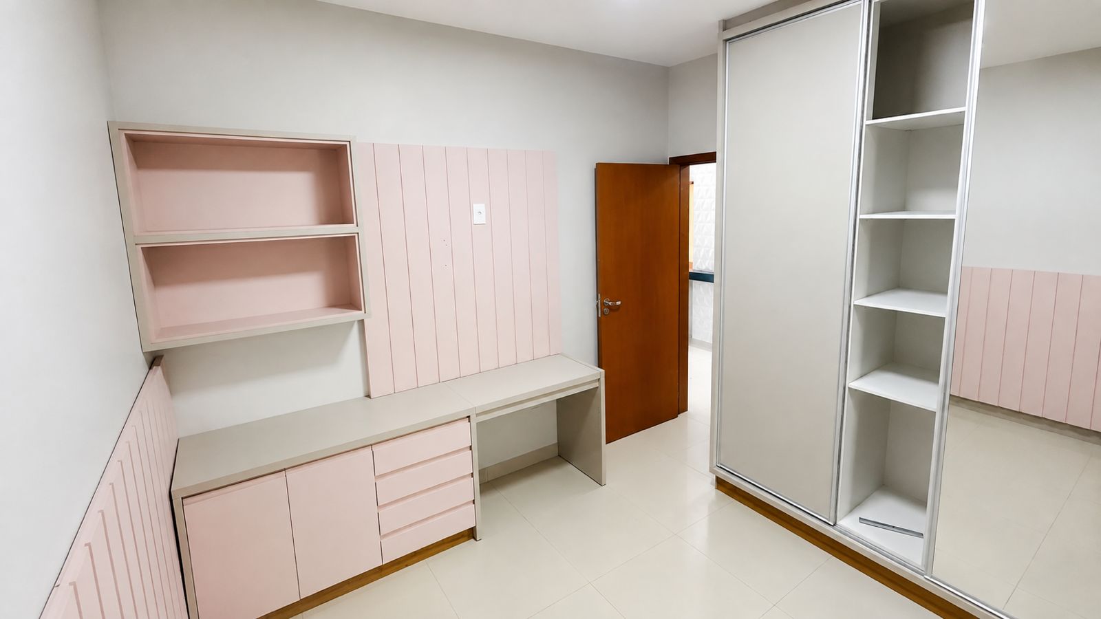 Venda de Casa Térrea em Condomínio fechado no Residencial Jardim Veneza