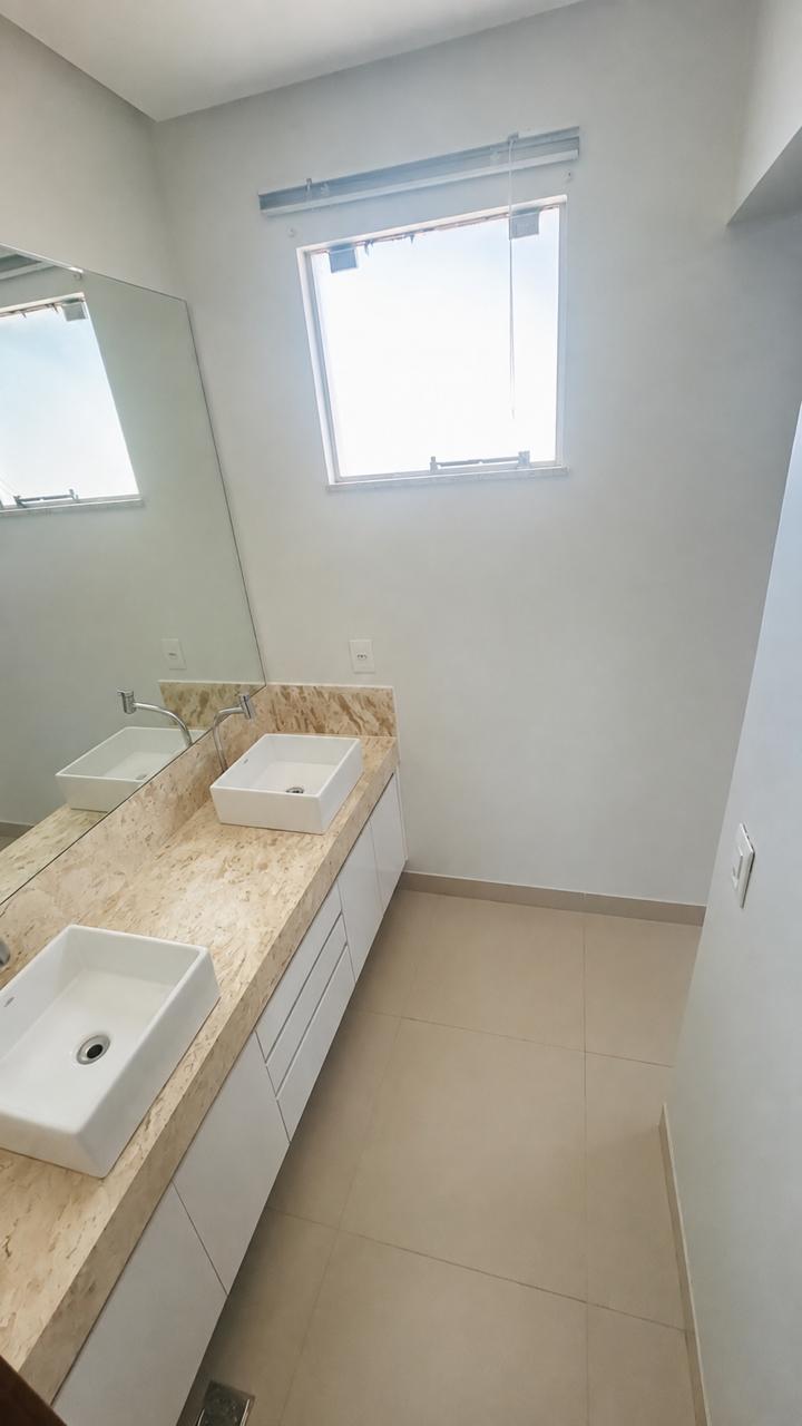 Venda de Casa Térrea em Condomínio fechado no Residencial Jardim Veneza