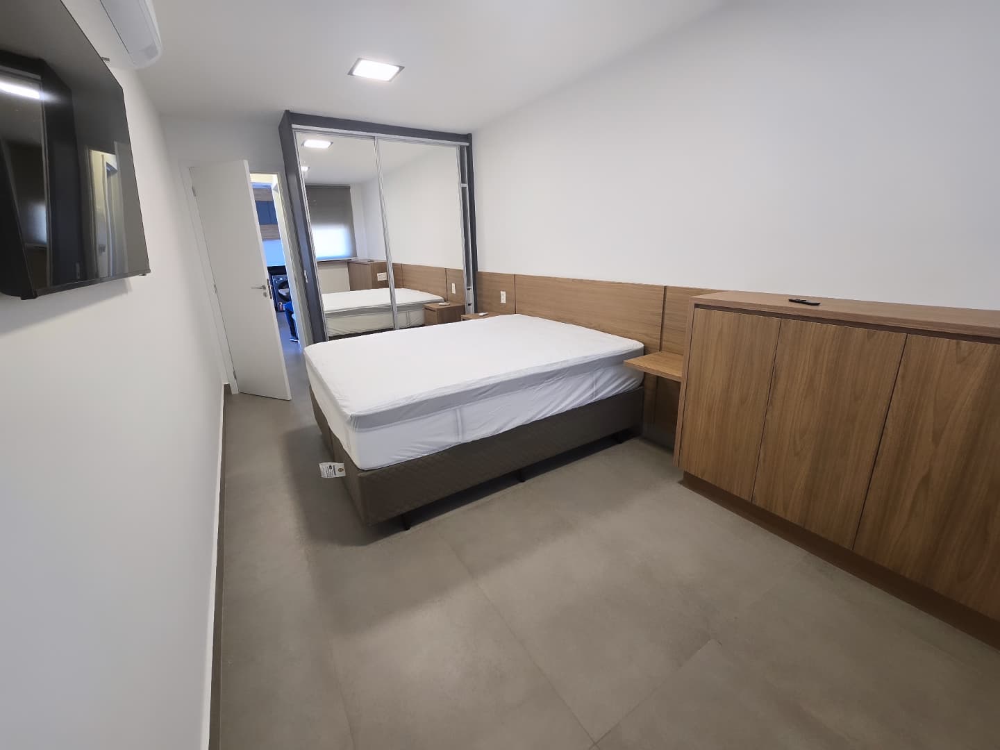 APARTAMENTO A VENDA 2 QUARTOS COM LAVABO / MOBILIADO / ANDAR ALTO /  2 VAGAS / PROXIMO A PRAÇA TAMANDARE