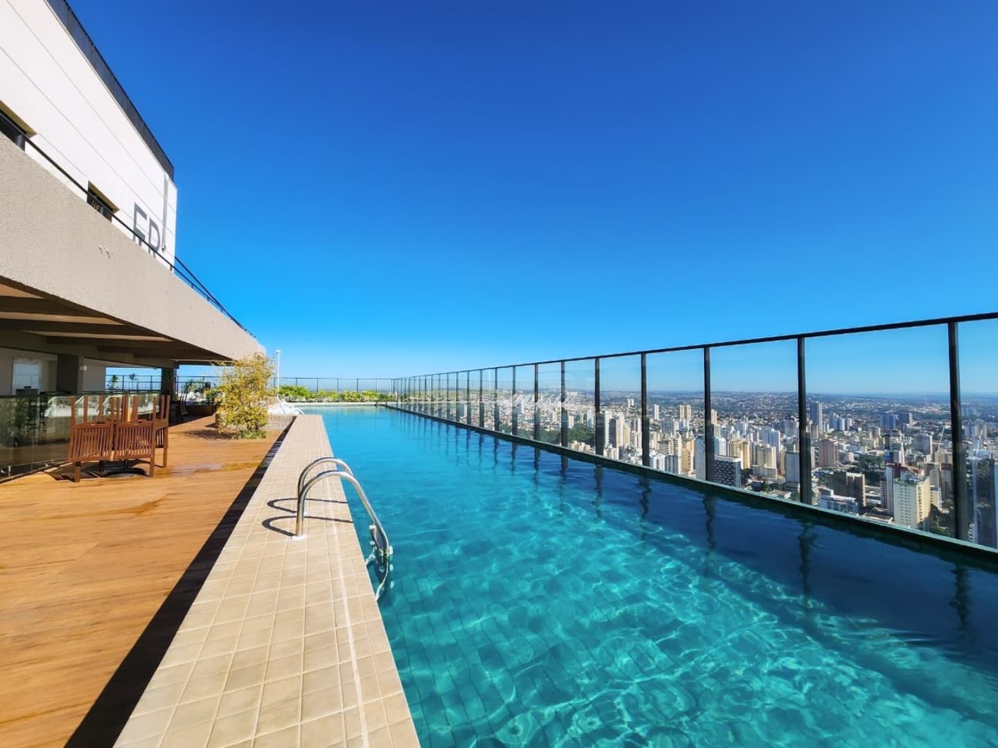 APARTAMENTO A VENDA 2 QUARTOS COM LAVABO / MOBILIADO / ANDAR ALTO /  2 VAGAS / PROXIMO A PRAÇA TAMANDARE