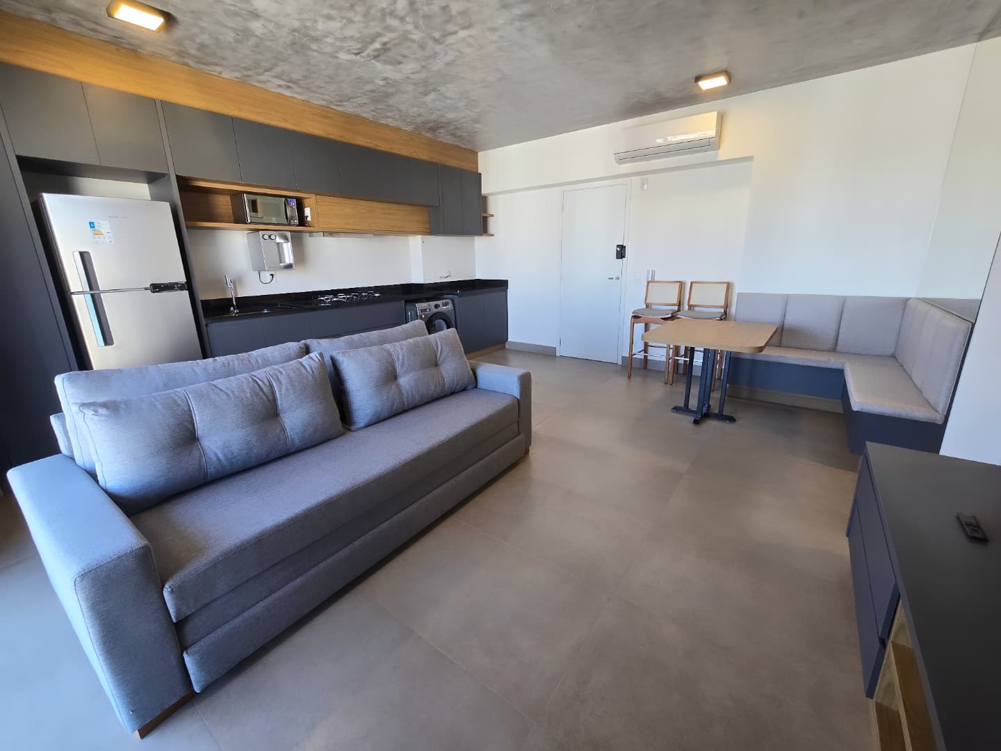 APARTAMENTO A VENDA 2 QUARTOS COM LAVABO / MOBILIADO / ANDAR ALTO /  2 VAGAS / PROXIMO A PRAÇA TAMANDARE