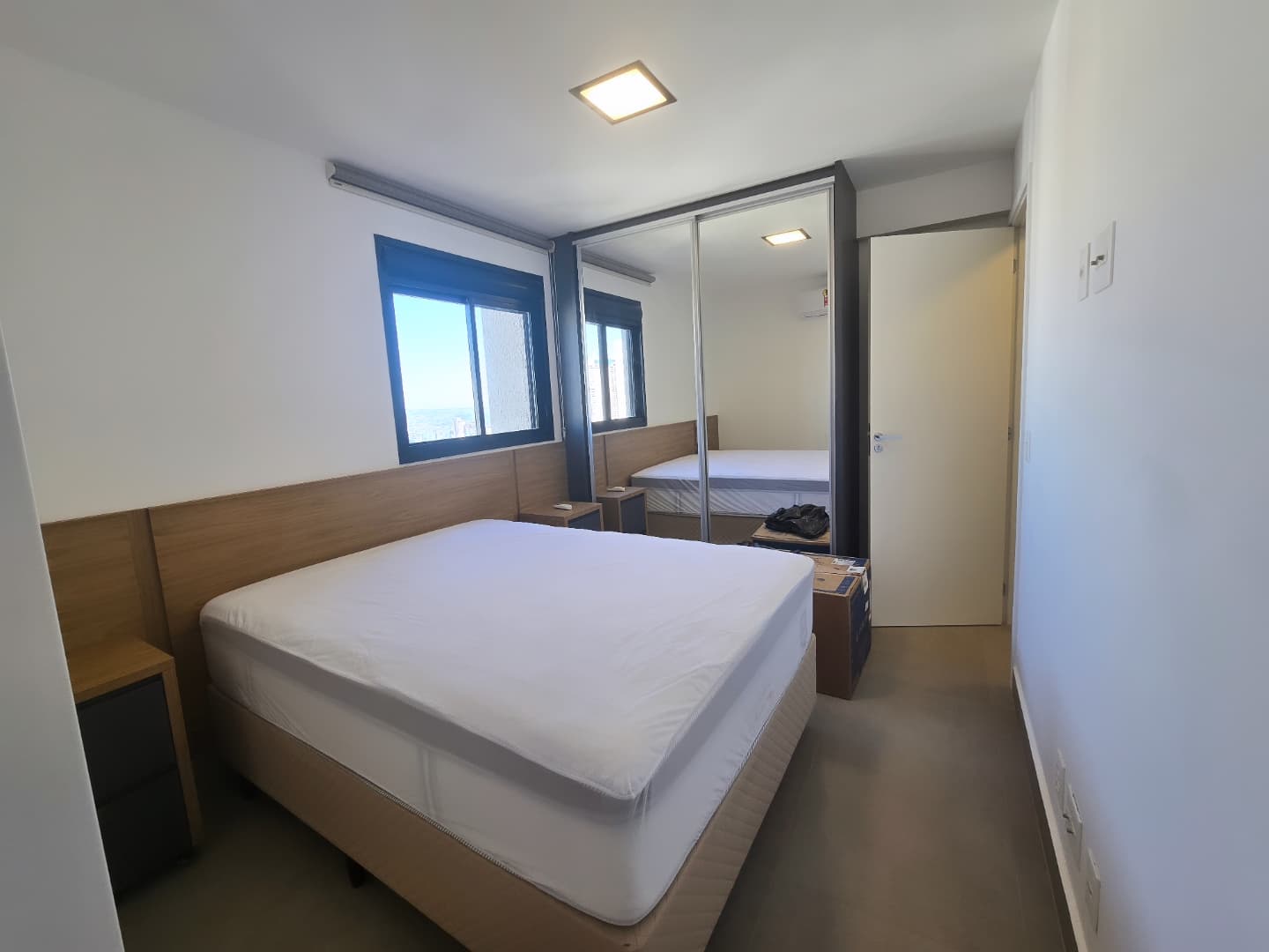 APARTAMENTO A VENDA 2 QUARTOS COM LAVABO / MOBILIADO / ANDAR ALTO /  2 VAGAS / PROXIMO A PRAÇA TAMANDARE