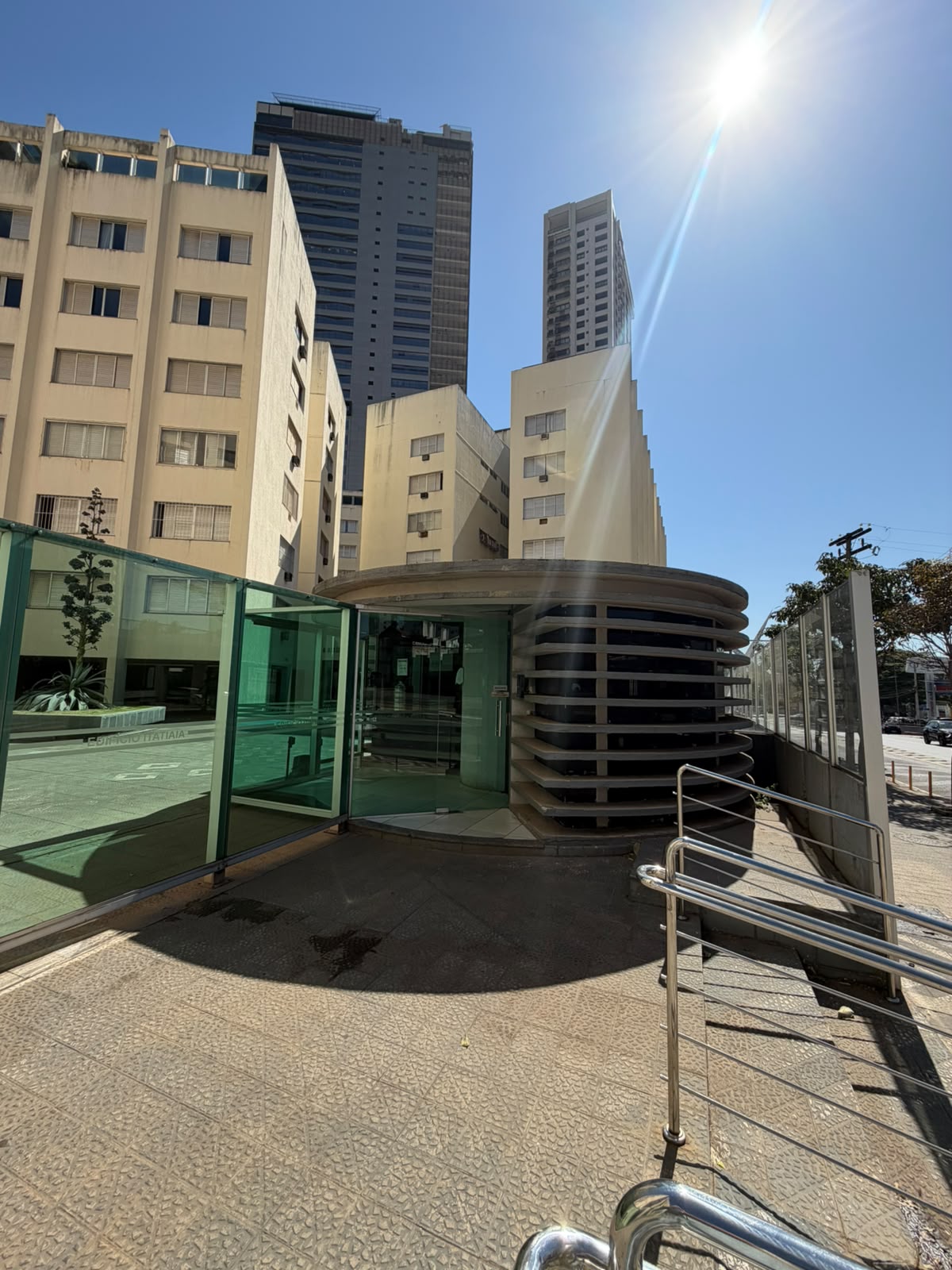 Apartamento à Venda no Edifício Itatiaia / 1 suíte / 2 vagas / Setor Marista