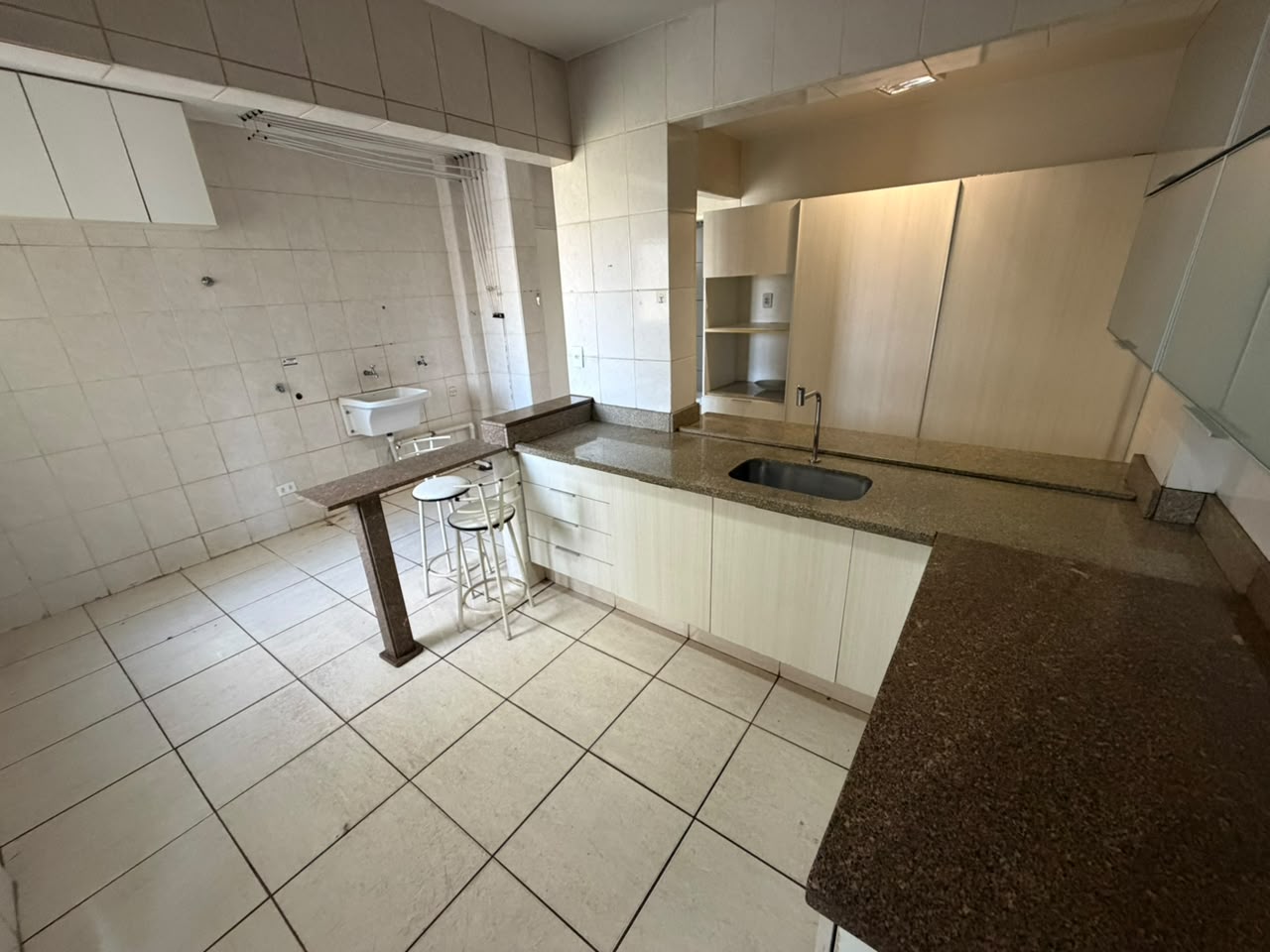 Apartamento à Venda no Edifício Itatiaia / 1 suíte / 2 vagas / Setor Marista