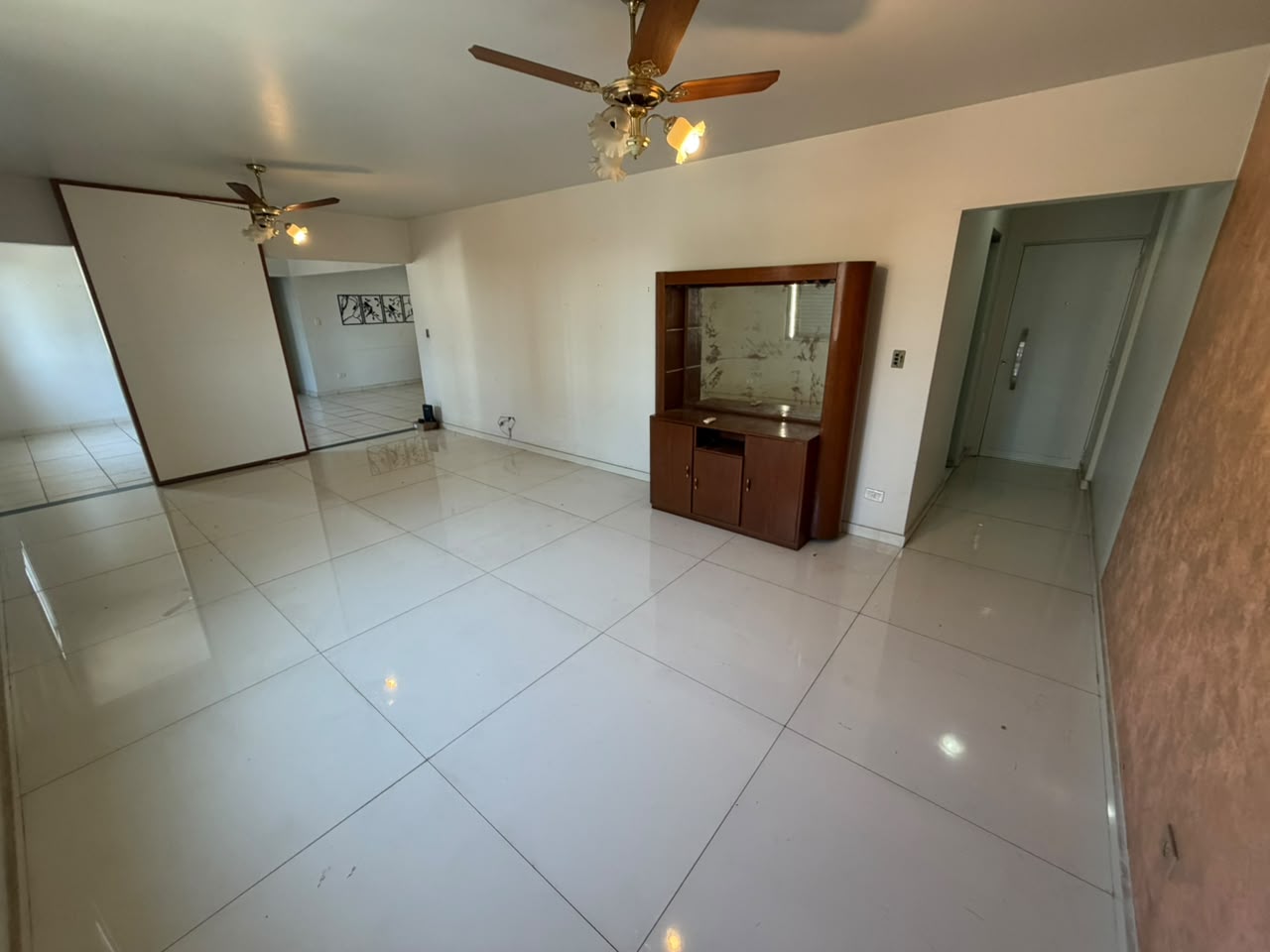 Apartamento à Venda no Edifício Itatiaia / 1 suíte / 2 vagas / Setor Marista