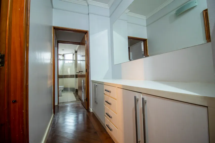 Apartamento a venda de 217m² com 4 quartos (3 suítes) / 2 vagas / lazer completo / Setor Bueno / Água inclusa no condomínio