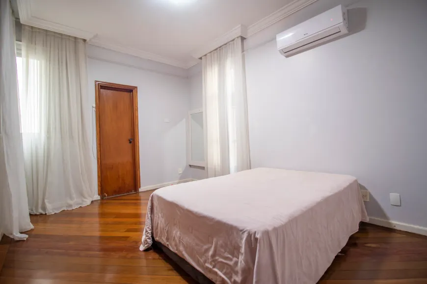 Apartamento a venda de 217m² com 4 quartos (3 suítes) / 2 vagas / lazer completo / Setor Bueno / Água inclusa no condomínio