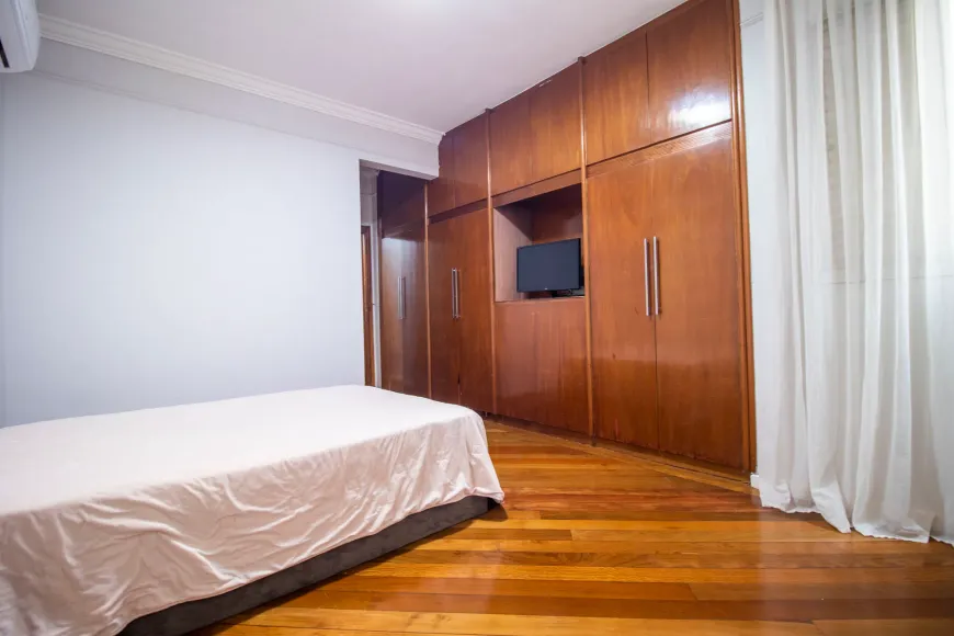 Apartamento a venda de 217m² com 4 quartos (3 suítes) / 2 vagas / lazer completo / Setor Bueno / Água inclusa no condomínio