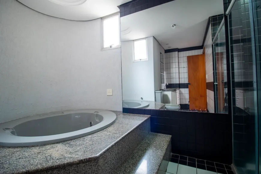Apartamento a venda de 217m² com 4 quartos (3 suítes) / 2 vagas / lazer completo / Setor Bueno / Água inclusa no condomínio