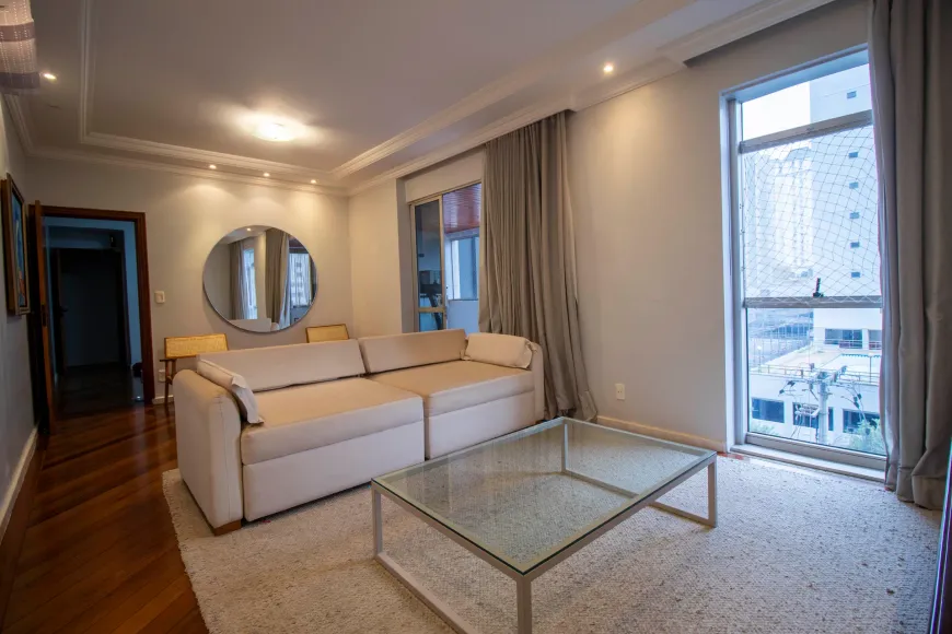 Apartamento a venda de 217m² com 4 quartos (3 suítes) / 2 vagas / lazer completo / Setor Bueno / Água inclusa no condomínio