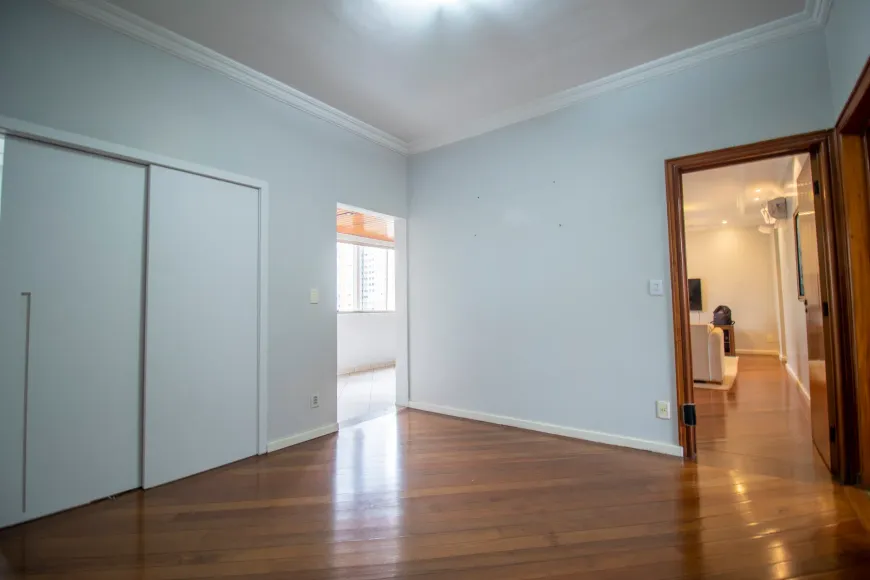 Apartamento a venda de 217m² com 4 quartos (3 suítes) / 2 vagas / lazer completo / Setor Bueno / Água inclusa no condomínio