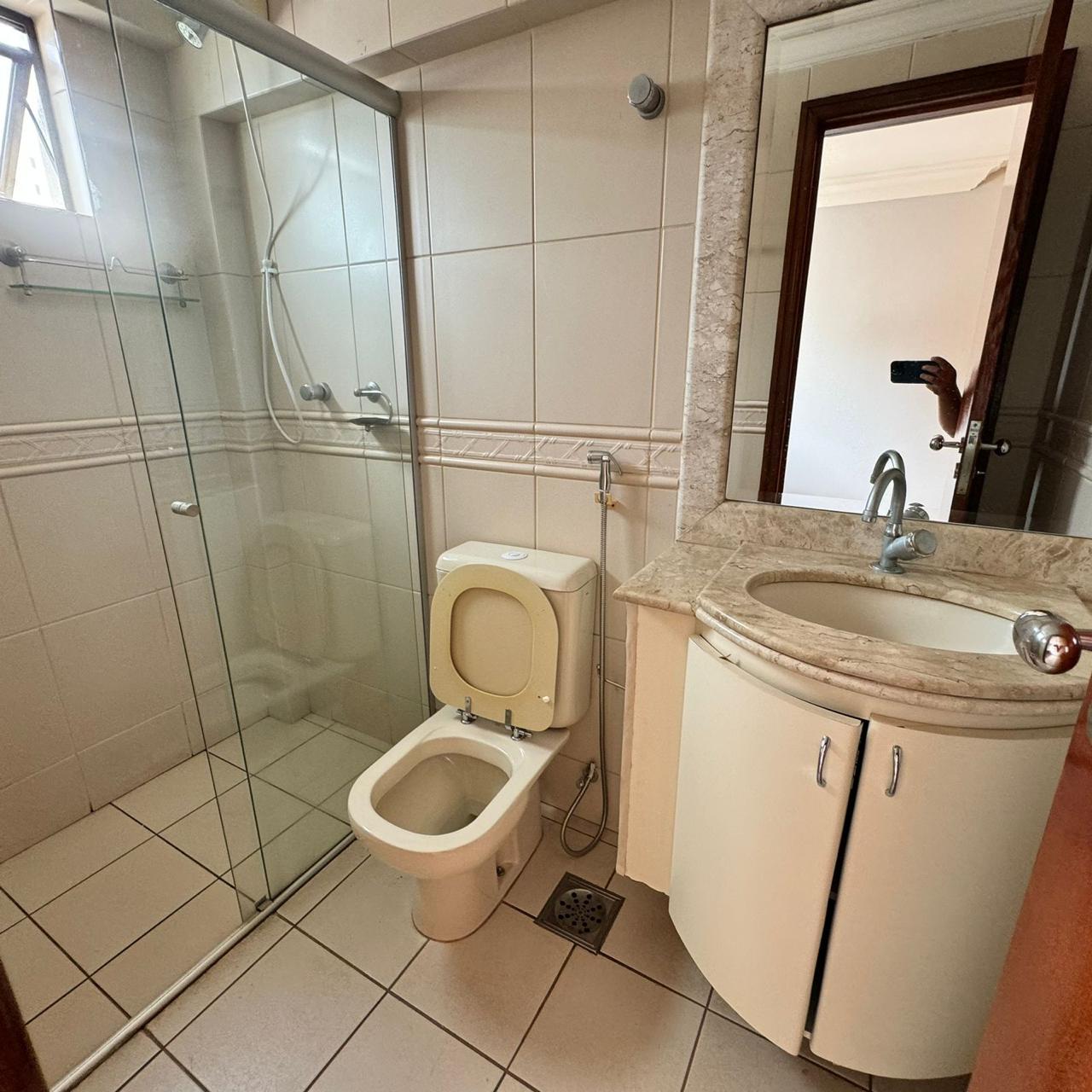 Apartamento no Setor Bueno a venda / 3 suites mais office / 2 vagas / lazer sem academia