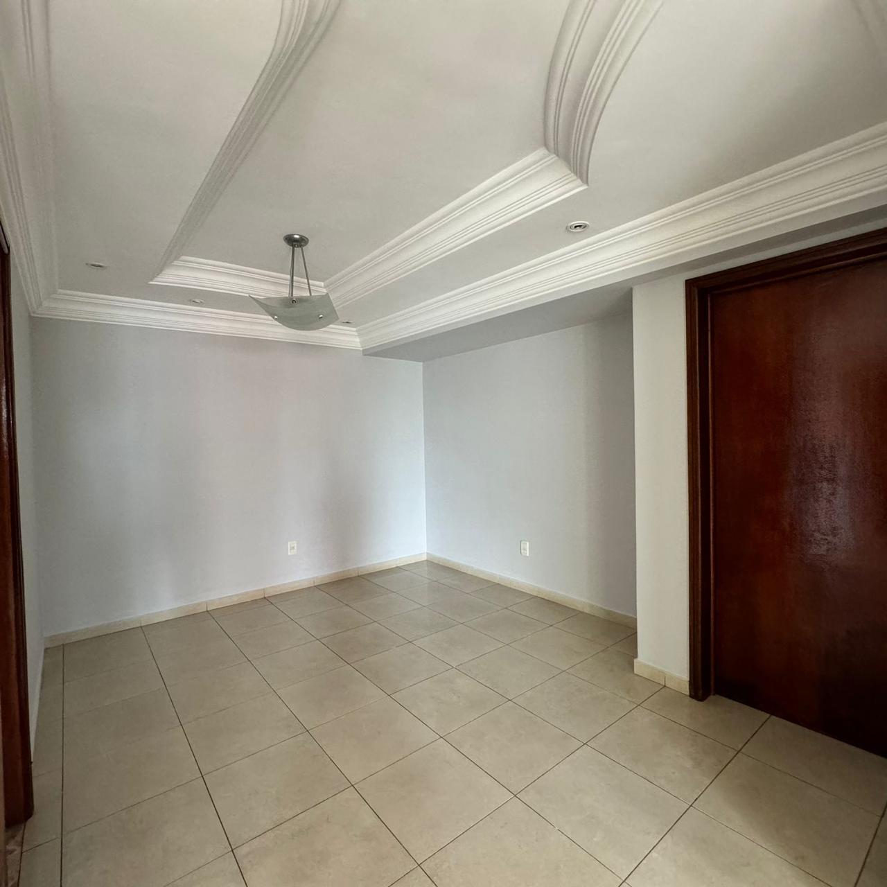 Apartamento no Setor Bueno a venda / 3 suites mais office / 2 vagas / lazer sem academia