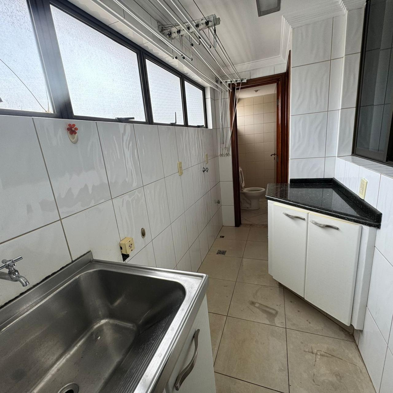 Apartamento no Setor Bueno a venda / 3 suites mais office / 2 vagas / lazer sem academia