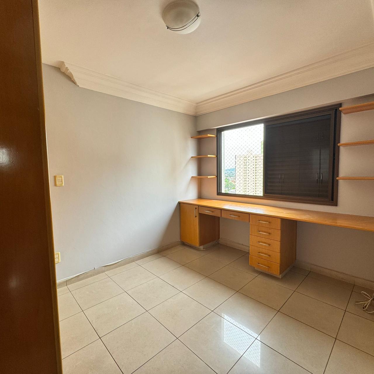 Apartamento no Setor Bueno a venda / 3 suites mais office / 2 vagas / lazer sem academia