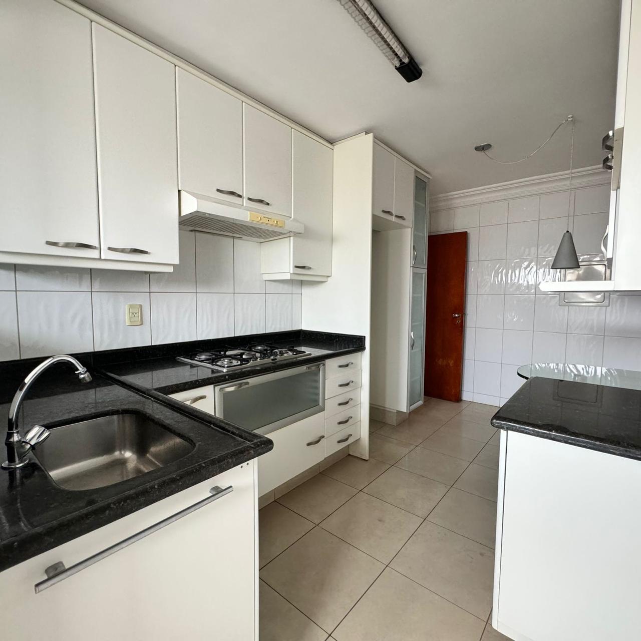 Apartamento no Setor Bueno a venda / 3 suites mais office / 2 vagas / lazer sem academia