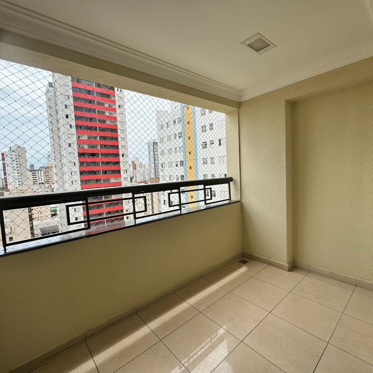 Apartamento no Setor Bueno a venda / 3 suites mais office / 2 vagas / lazer sem academia