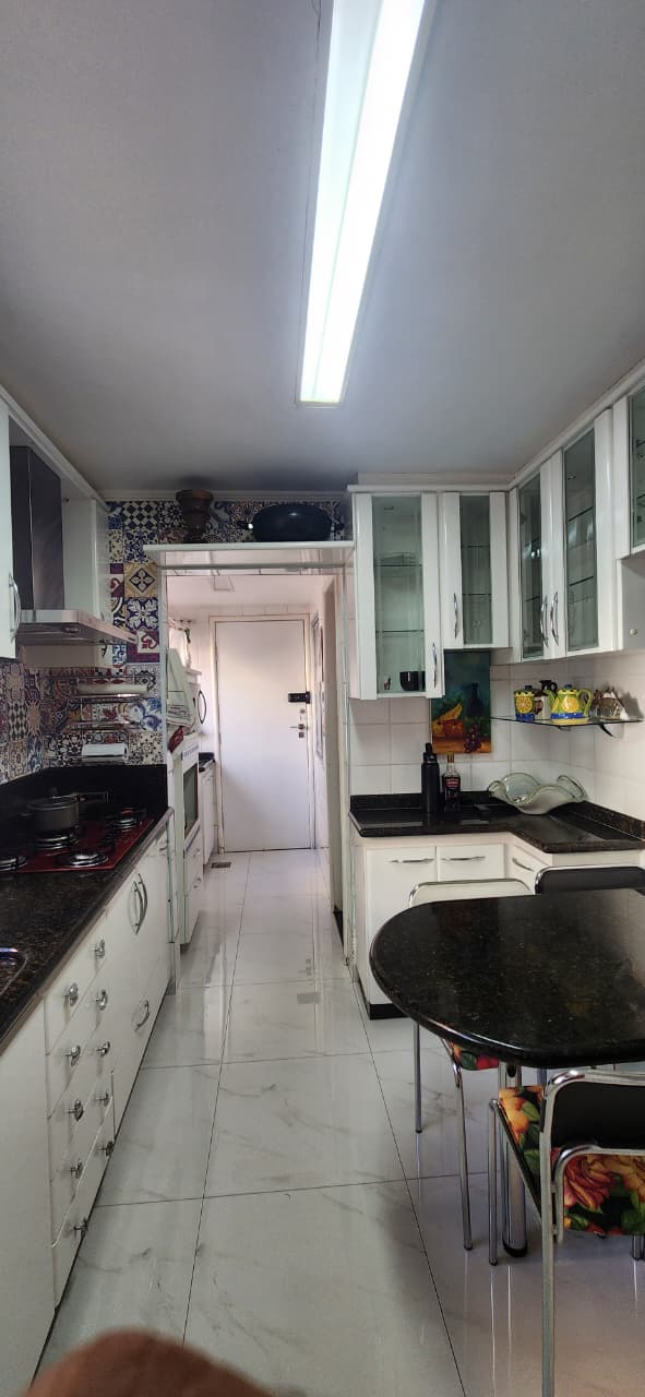 Apartamento à venda no Residencial Amazonas / 3 suítes / 2 vagas / Setor Nova Suíça
