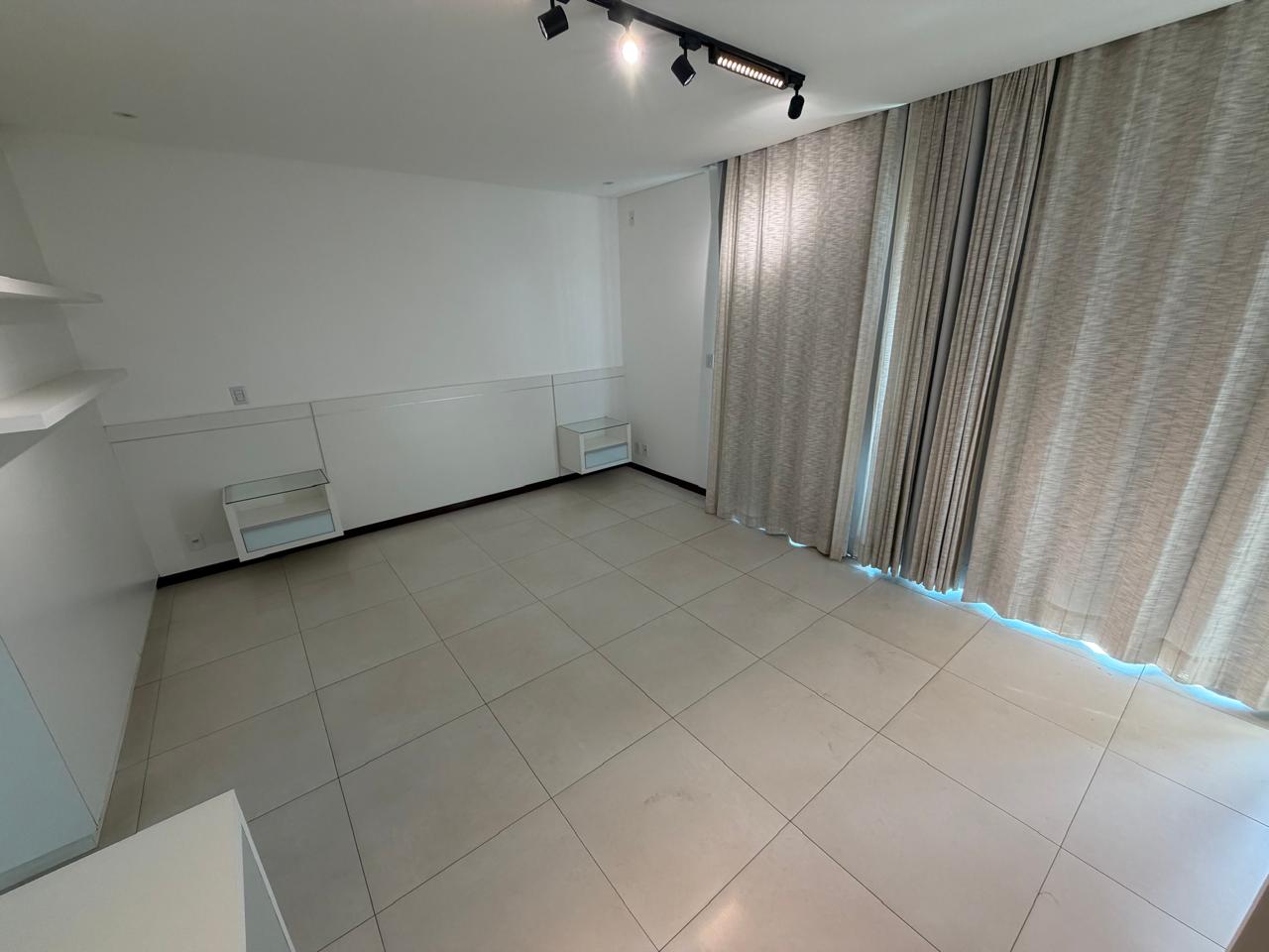 Sobrado à venda no Jardins Milão / 5 suítes / 6 vagas
