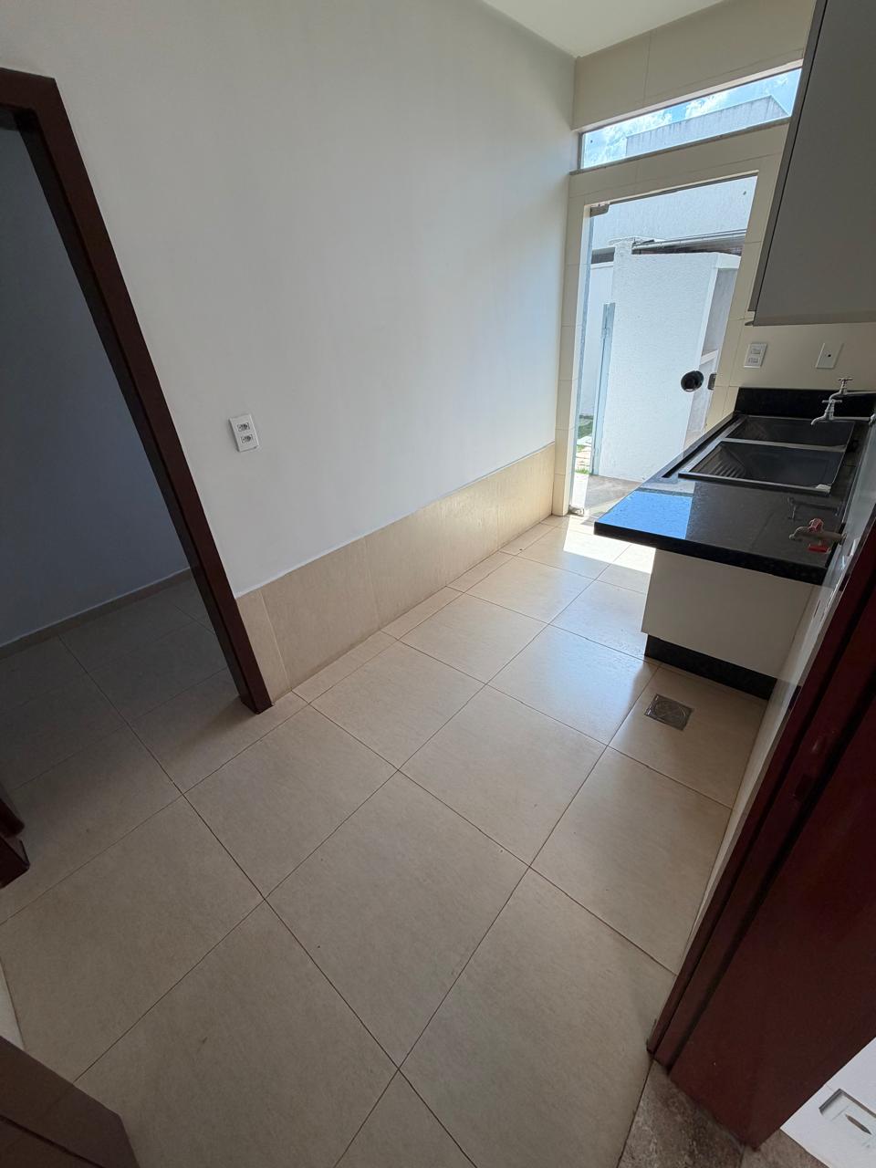 Sobrado à venda no Jardins Milão / 5 suítes / 6 vagas