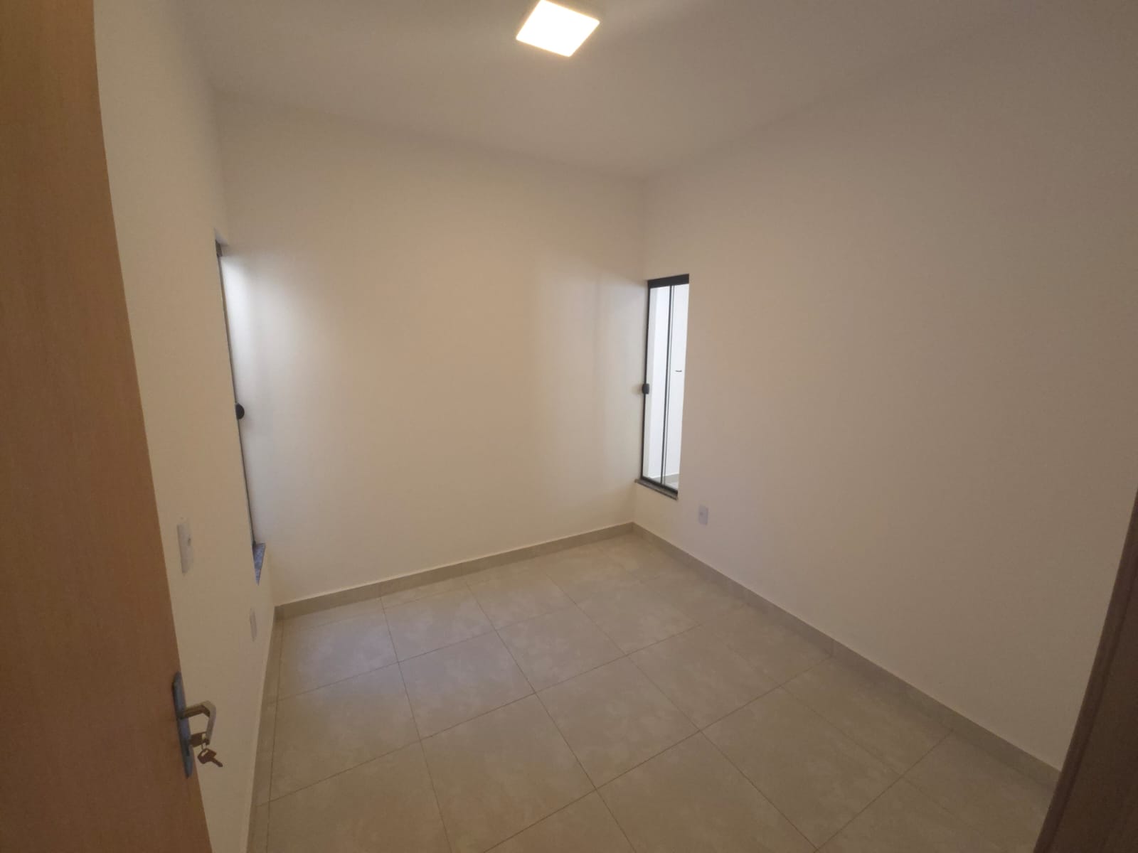 Casa com 2 quartos a venda GO 040, proximo ao Madre Germana e terminal Maranata em Goiania